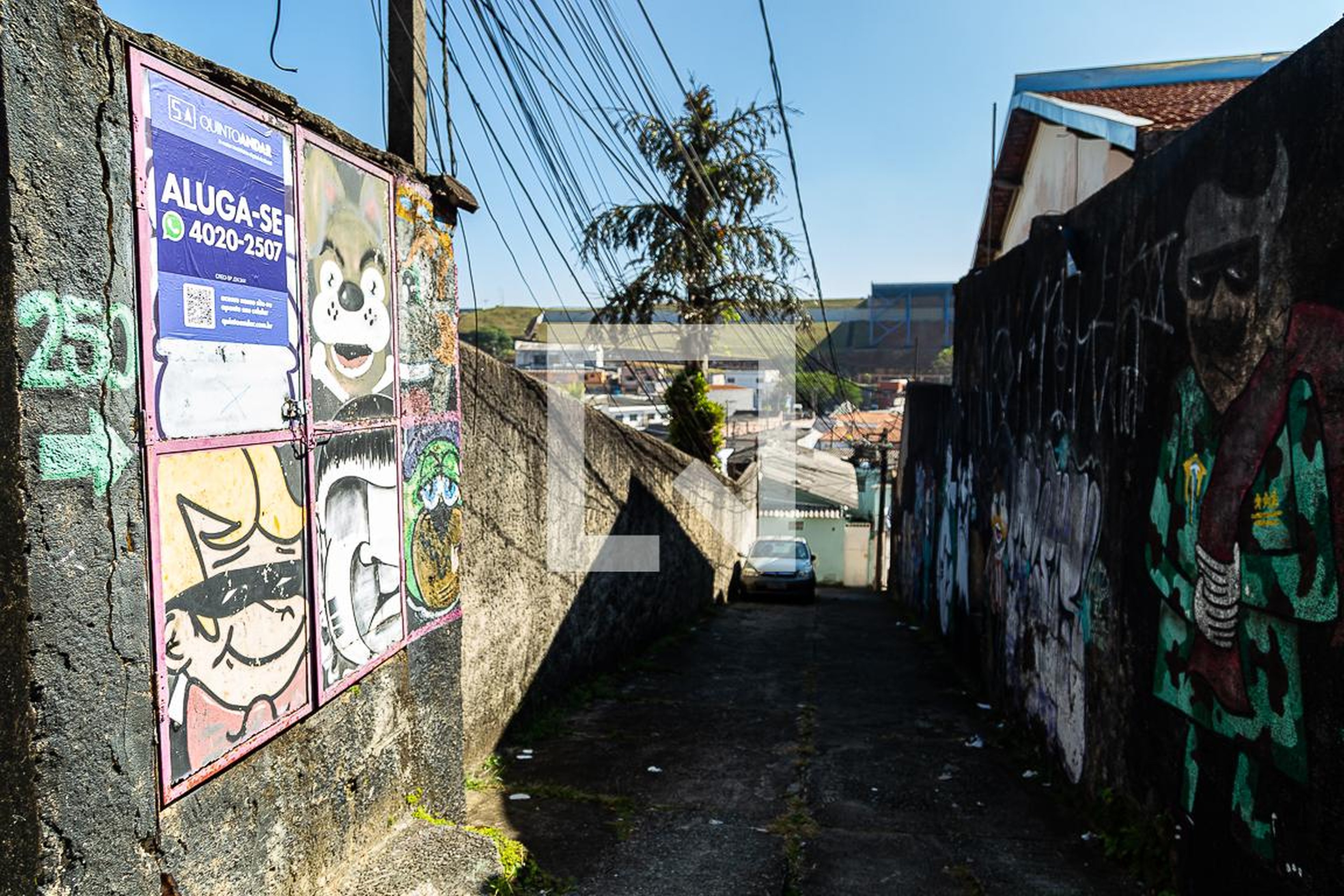 Fachada Condomínio em Rua das Aroeiras, 250