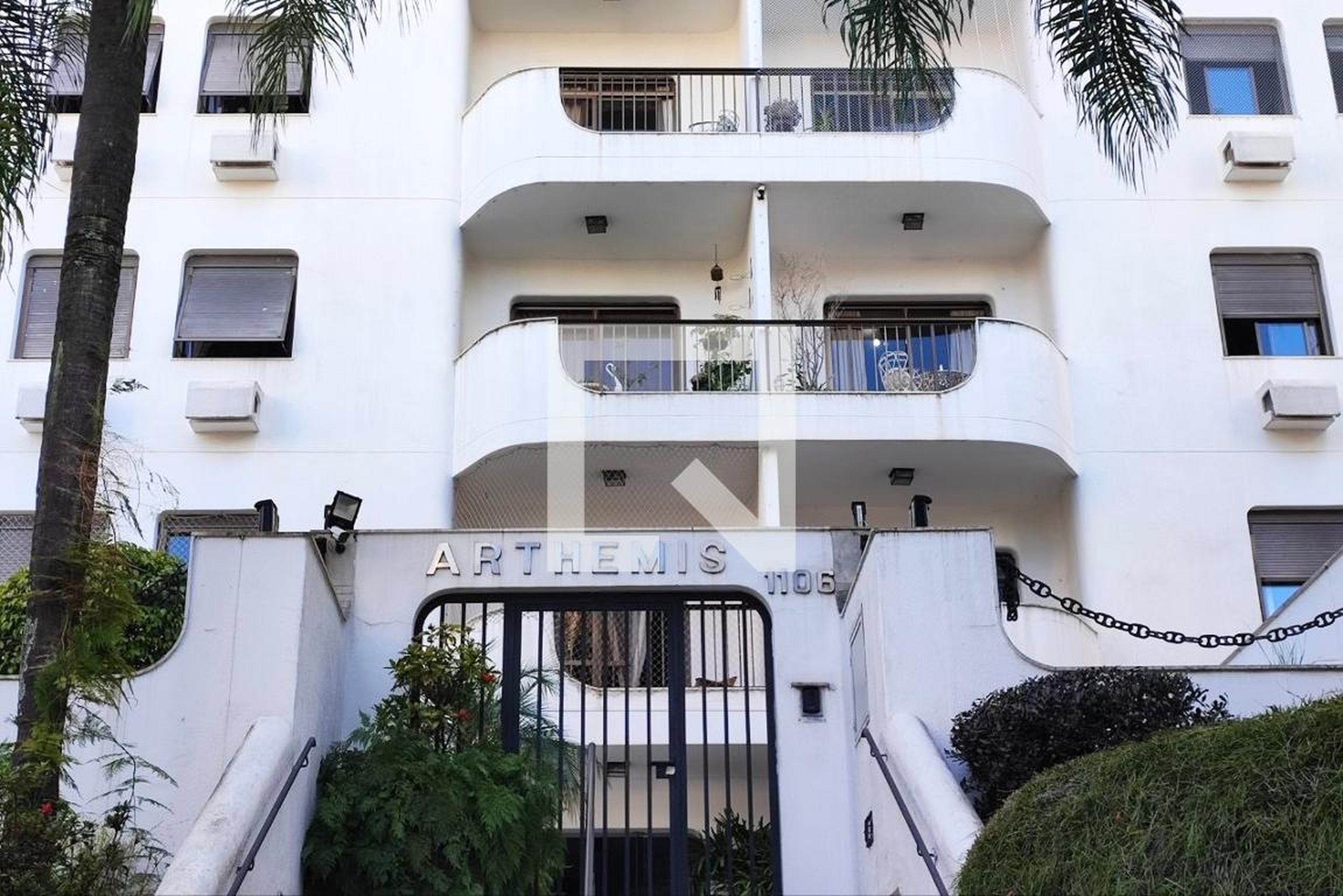 Fachada do Condomínio Condomínio Arthemis
