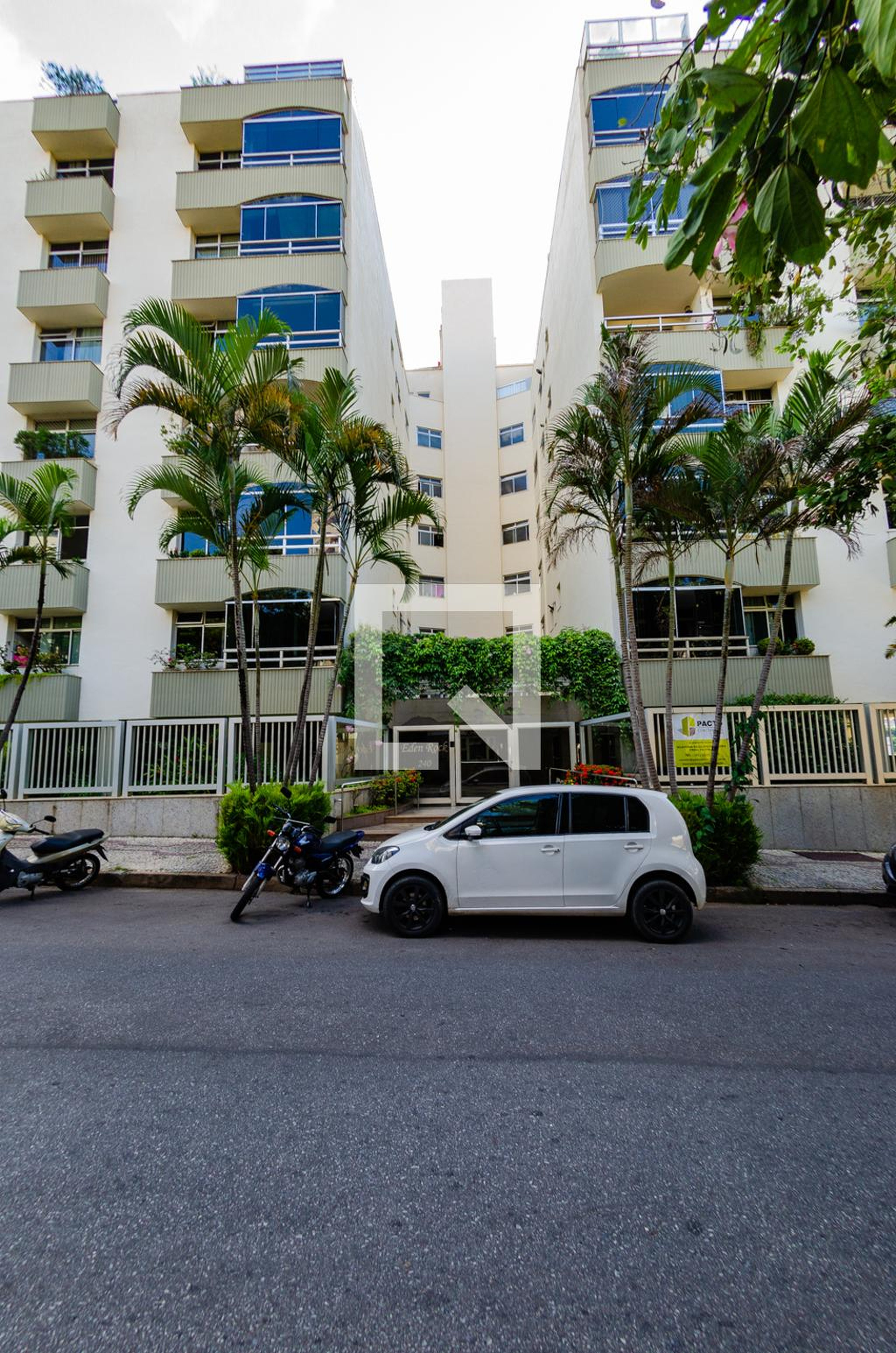 Fachada Edifício Eden Roc Residence