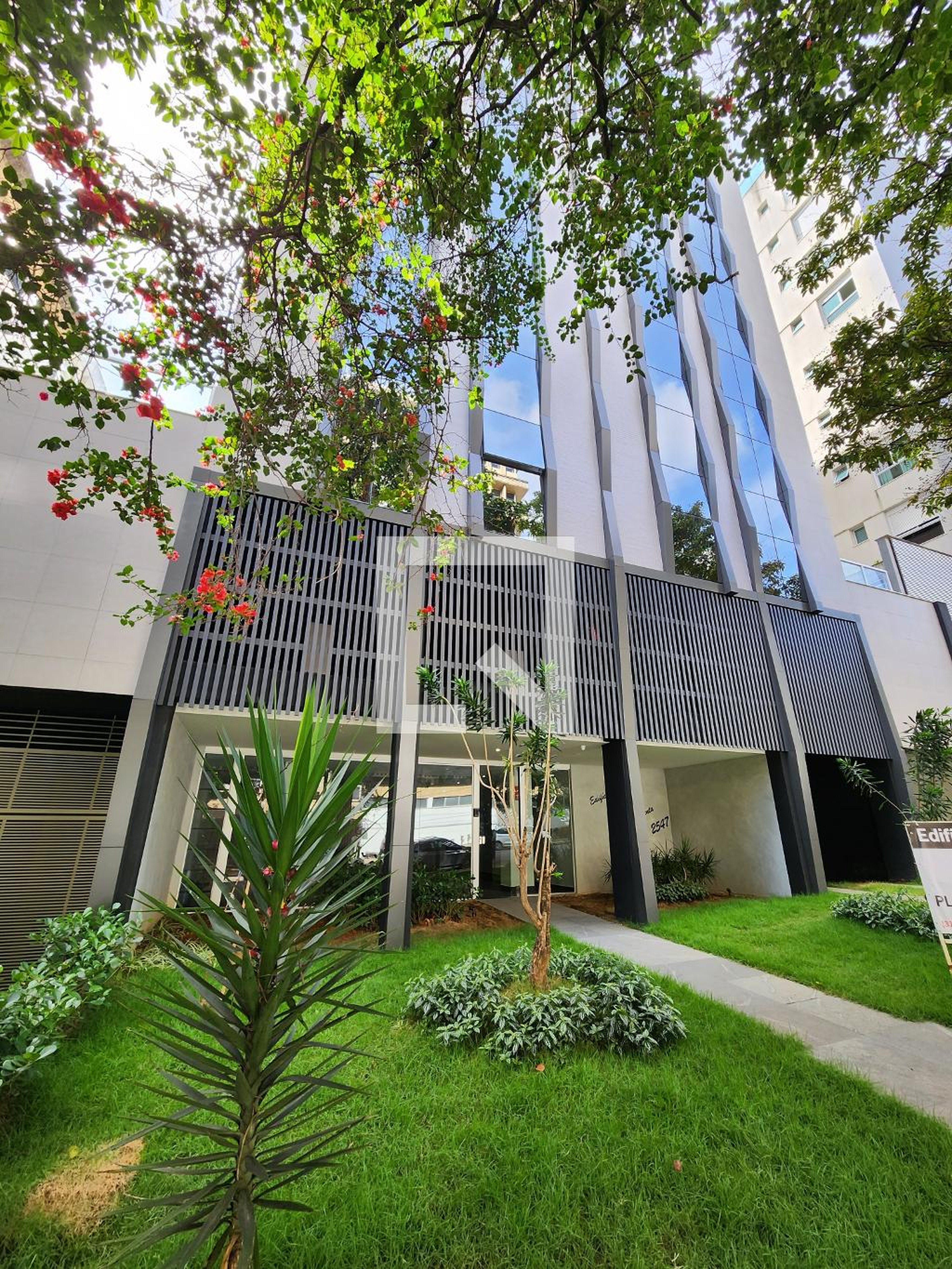 Fachada Condomínio em Rua da Bahia, 2547