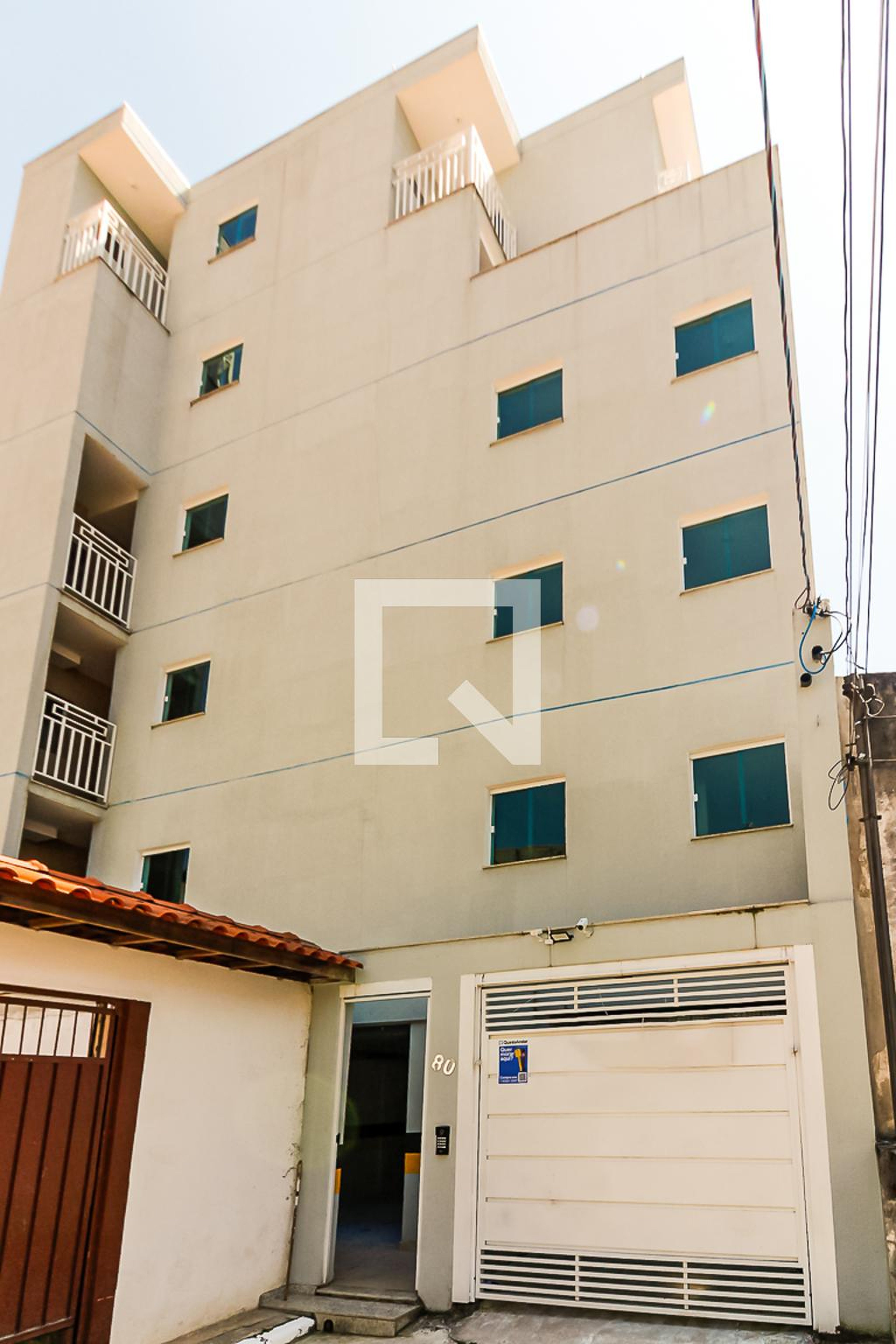 Fachada do Condomínio Condomínio em Travessa Preciosa, 80