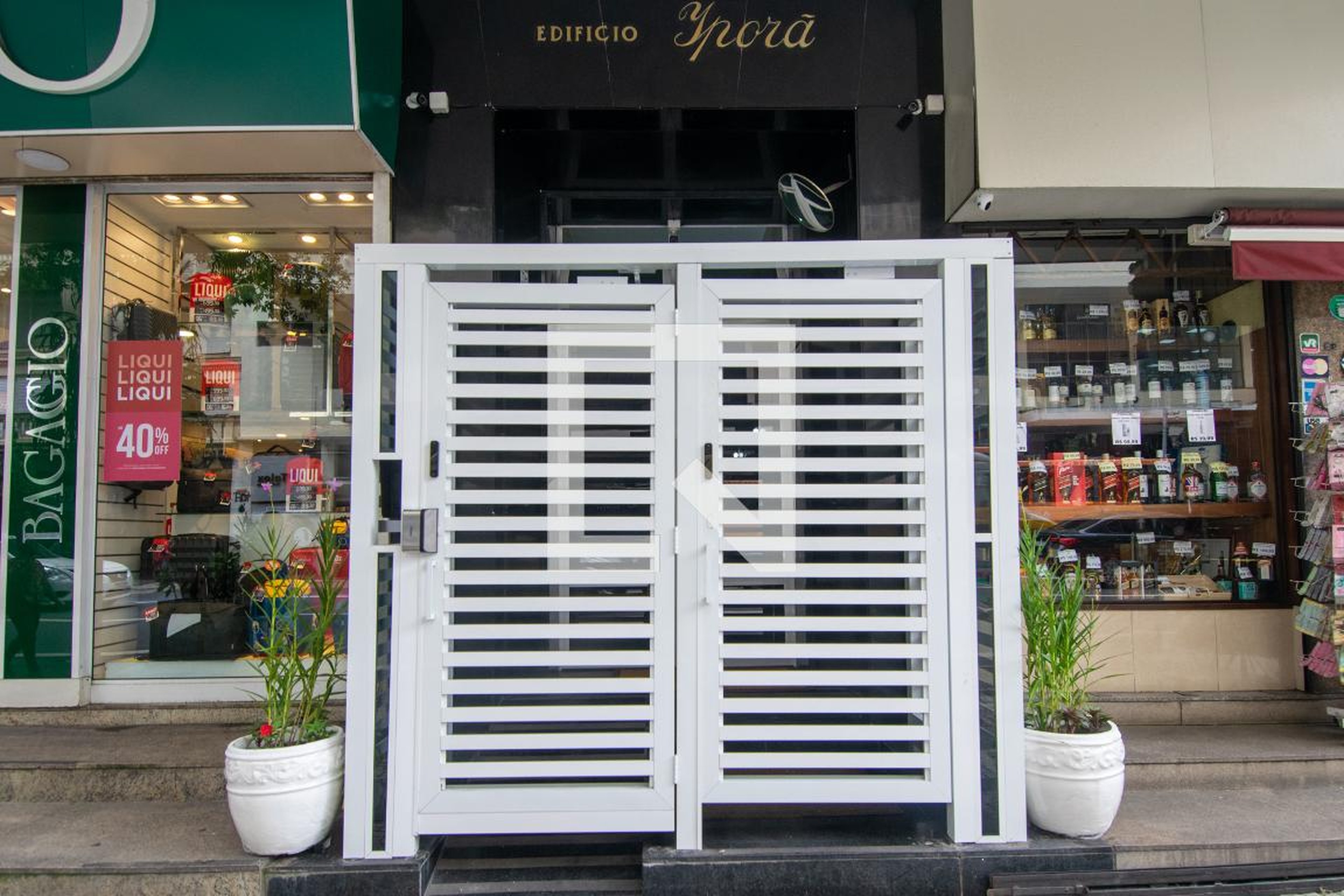 Fachada Condomínio em Av. Nossa Sra. de Copacabana, 960