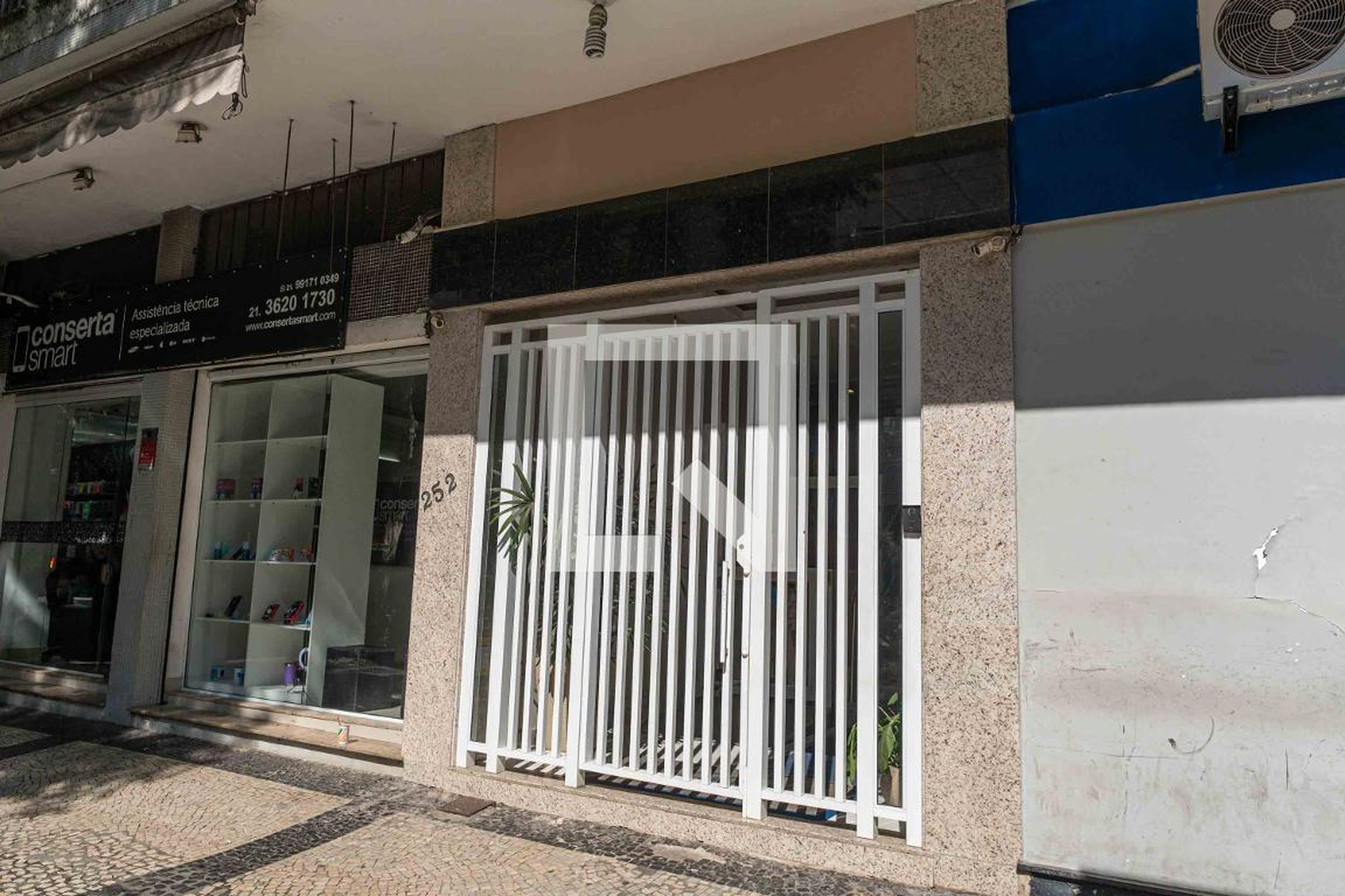 Fachada Condomínio em Rua Mariz e Barros, 252