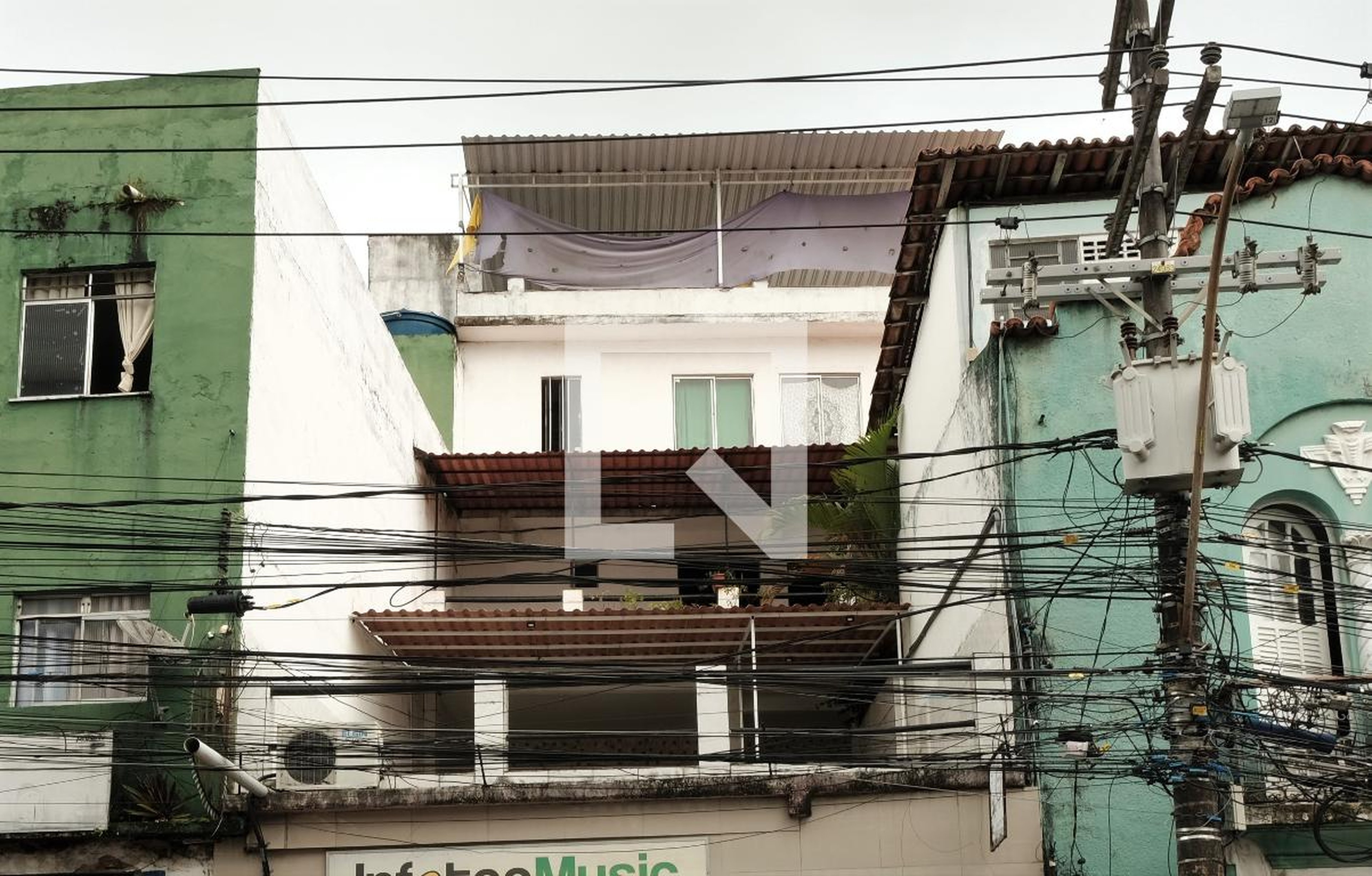 Fachada Condomínio em Ladeira dos Galés, 27