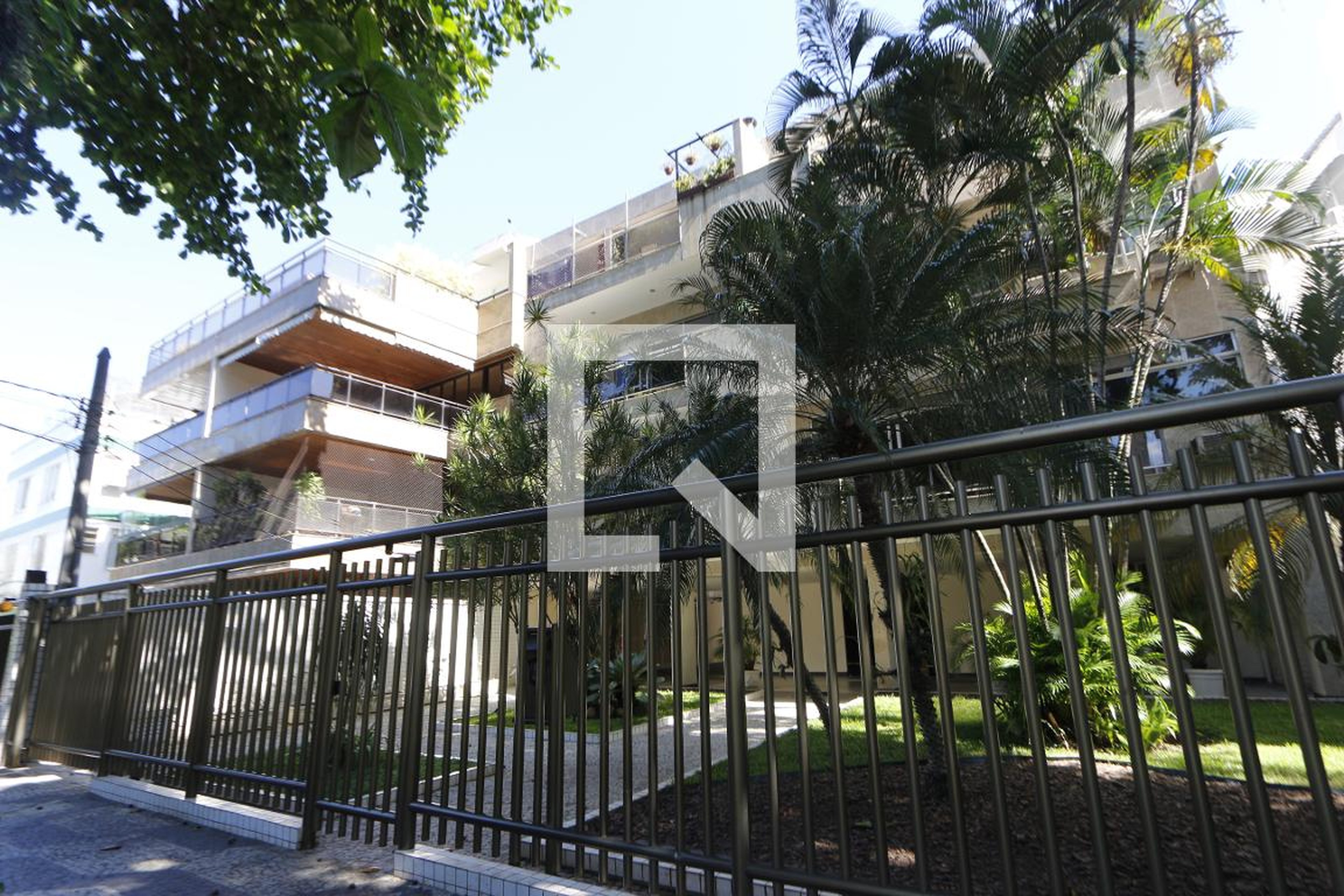 Fachada Condomínio em Avenida Alda Garrido, 475