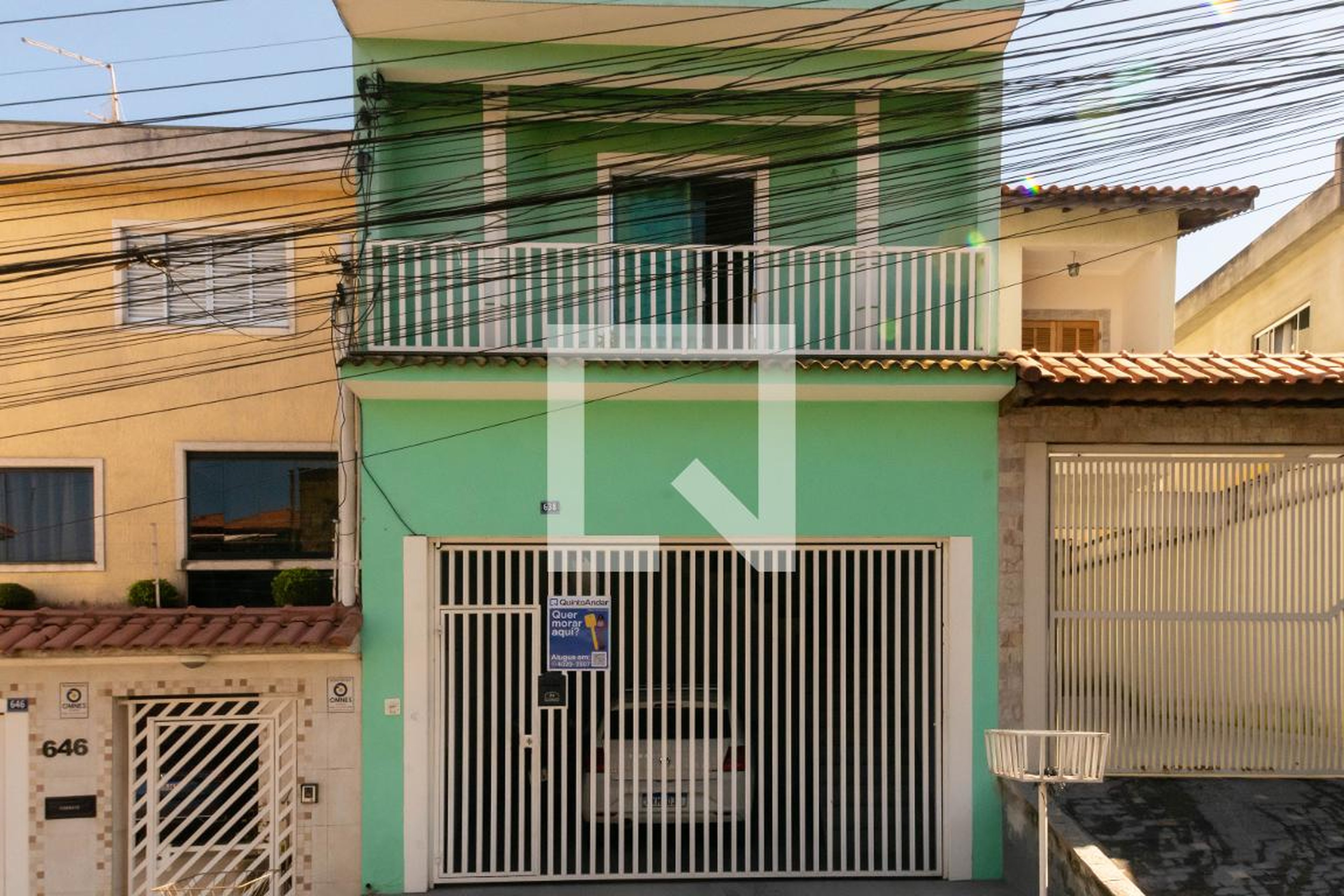 Fachada Condomínio em Rua Maria Dias Hog, 638