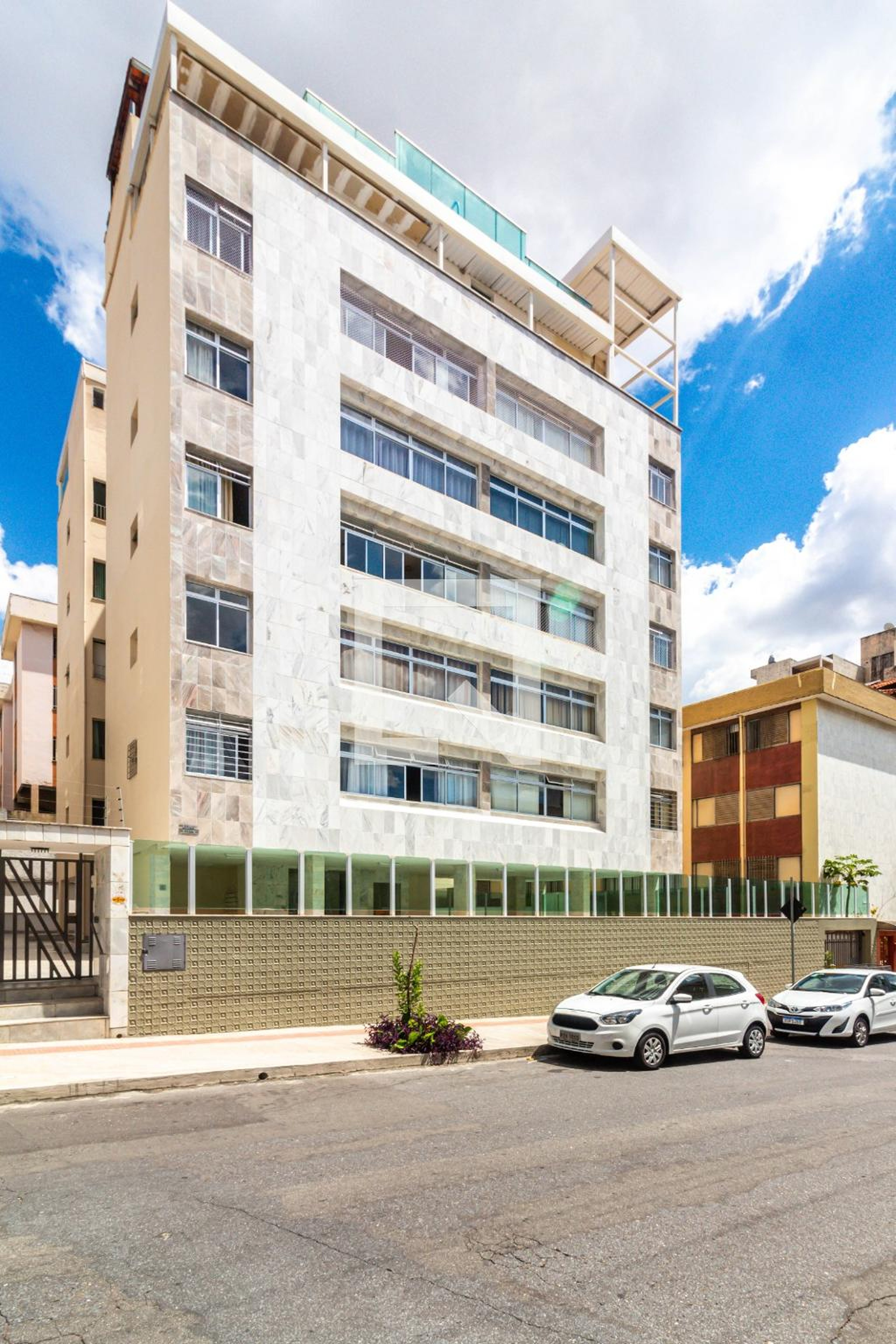 Fachada Condomínio em Rua Professor Lincoln Continentino, 310