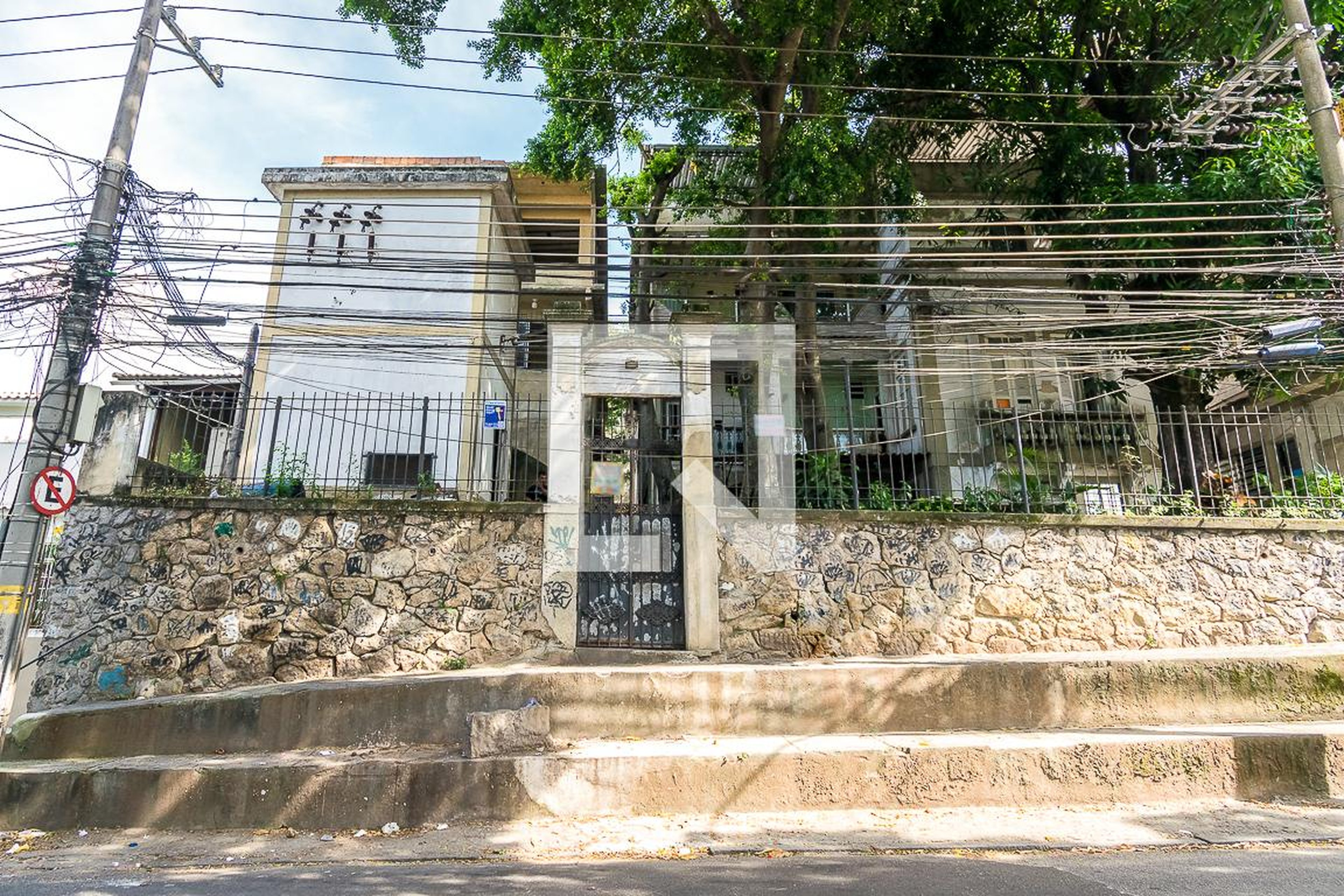 Fachada do Prédio Condomínio em Rua Nossa Senhora das Graças, 821