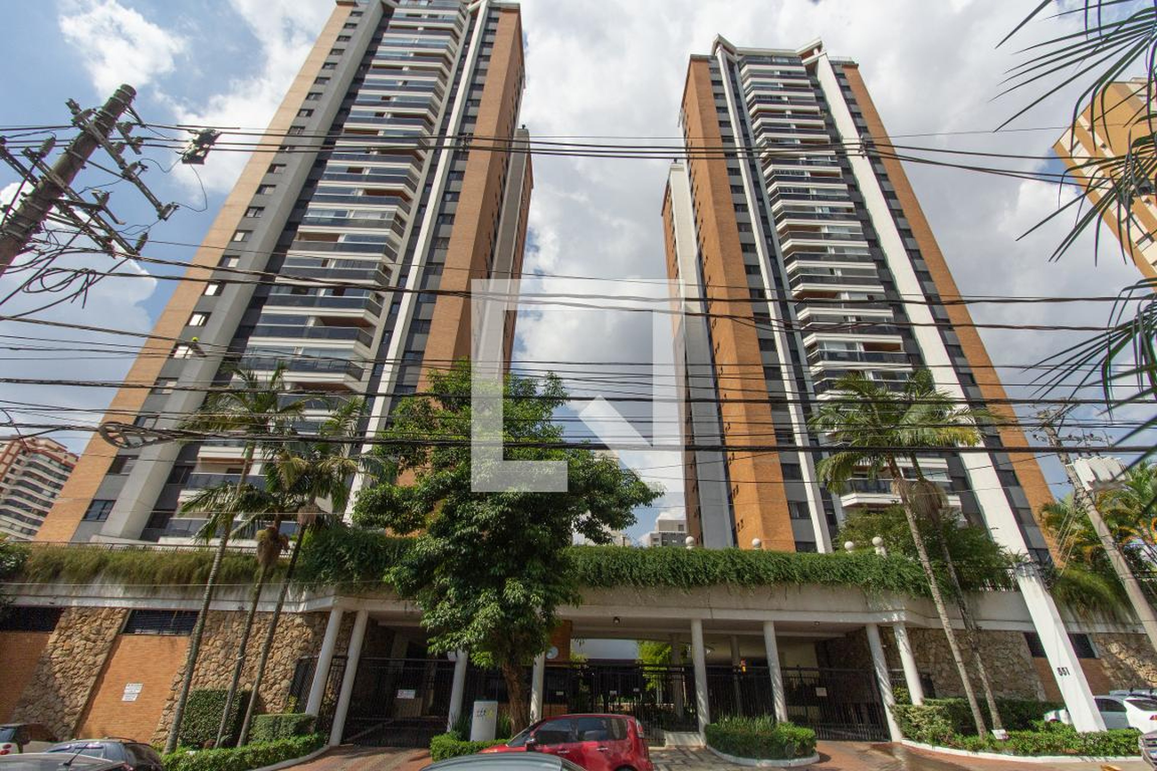 Fachada do Condomínio Condomínio em Rua Rio Grande, 150