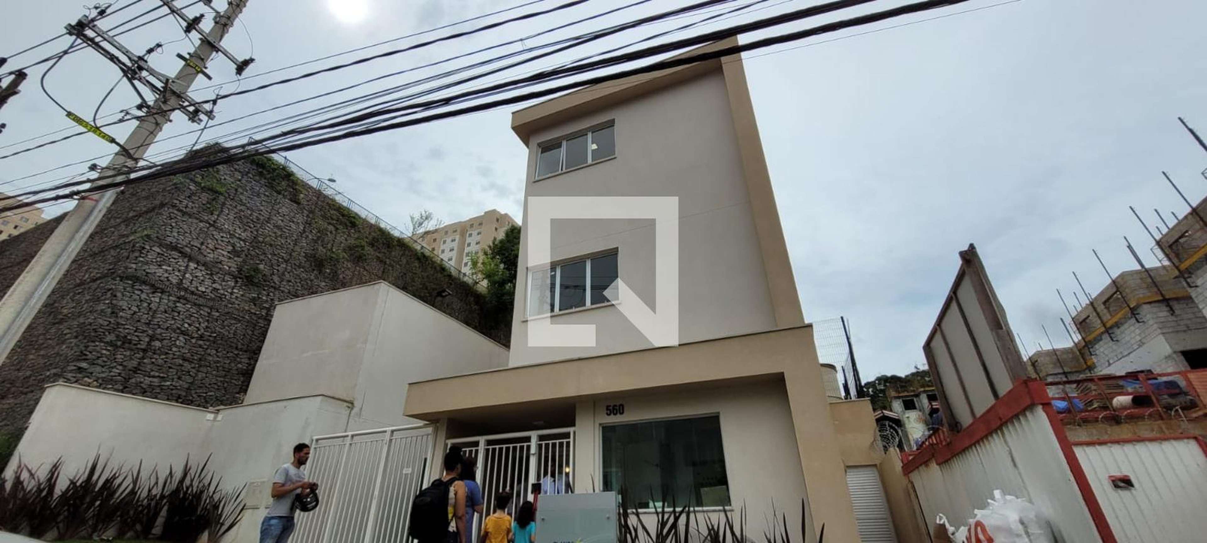 Fachada Condomínio em Rua Edvard Carmilo, 580