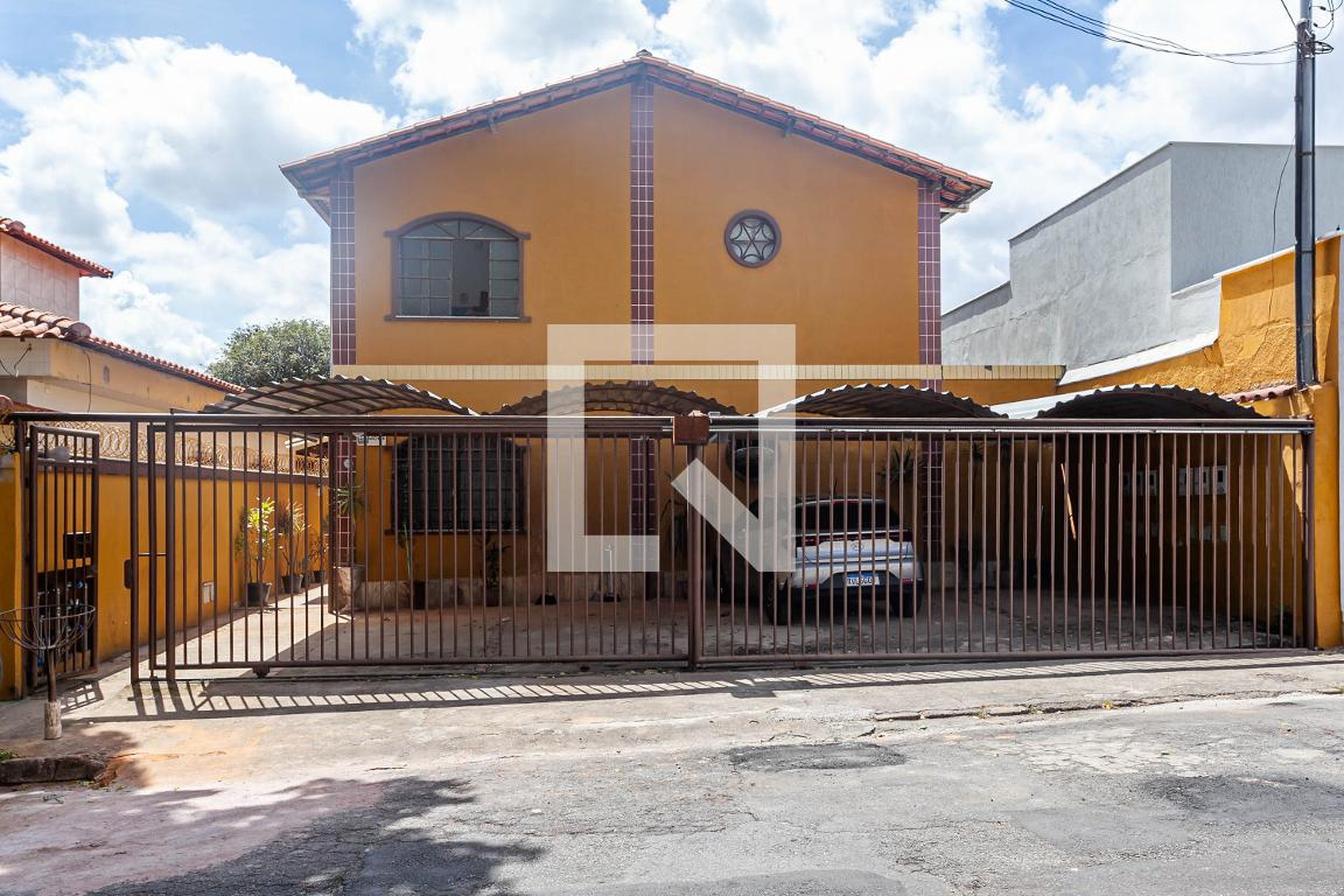 Fachada Condomínio em Rua Professor Ricardo Pinto, 412