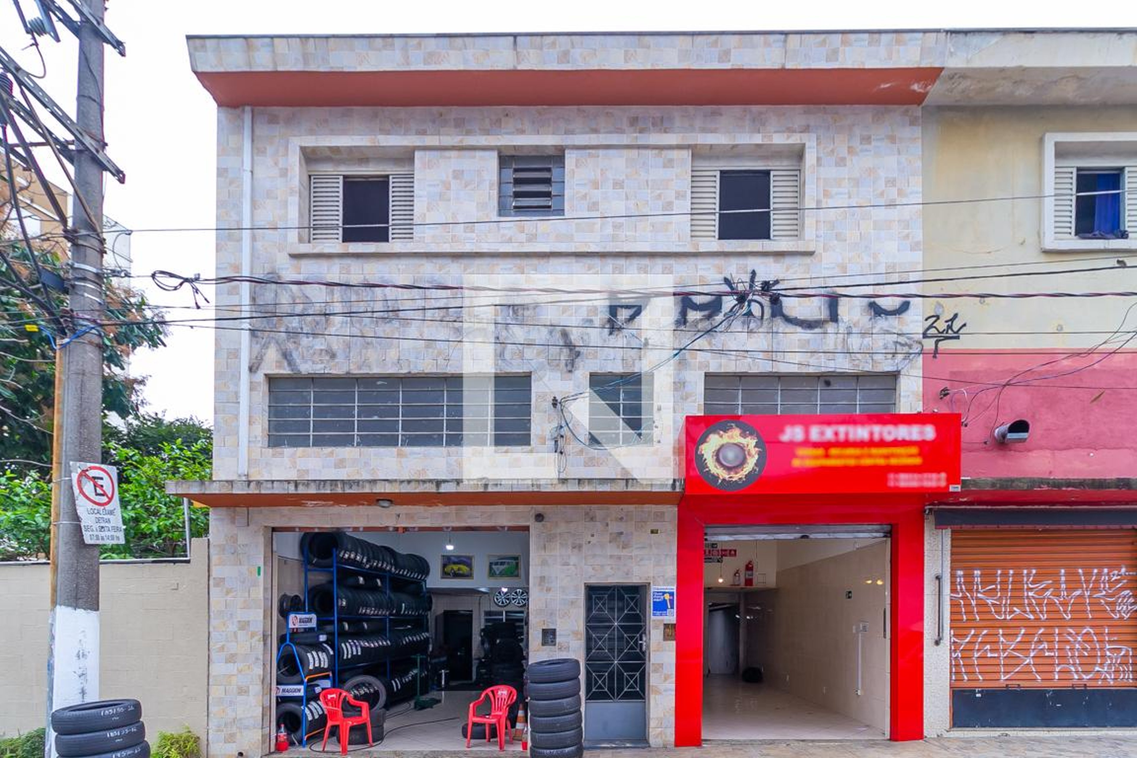 Fachada Condomínio em Avenida Alberto Ramos, 551