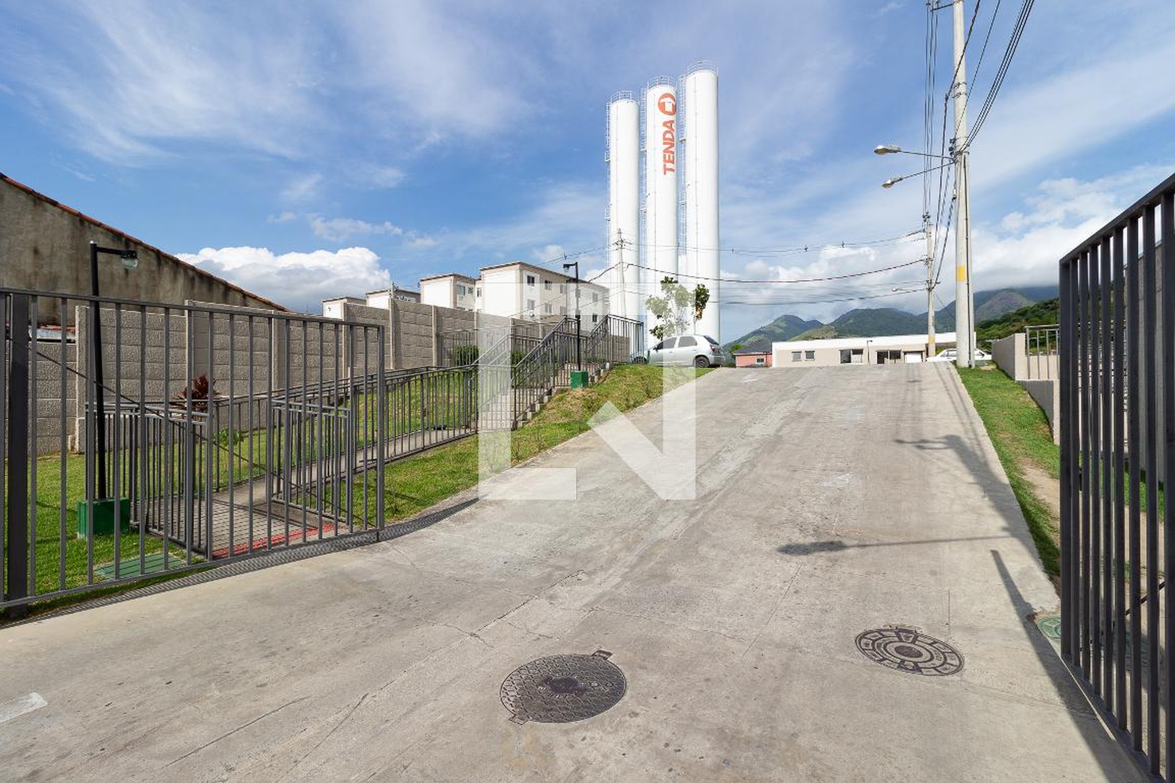 Fachada do condomínio Condomínio em Estrada do Moinho, 3355