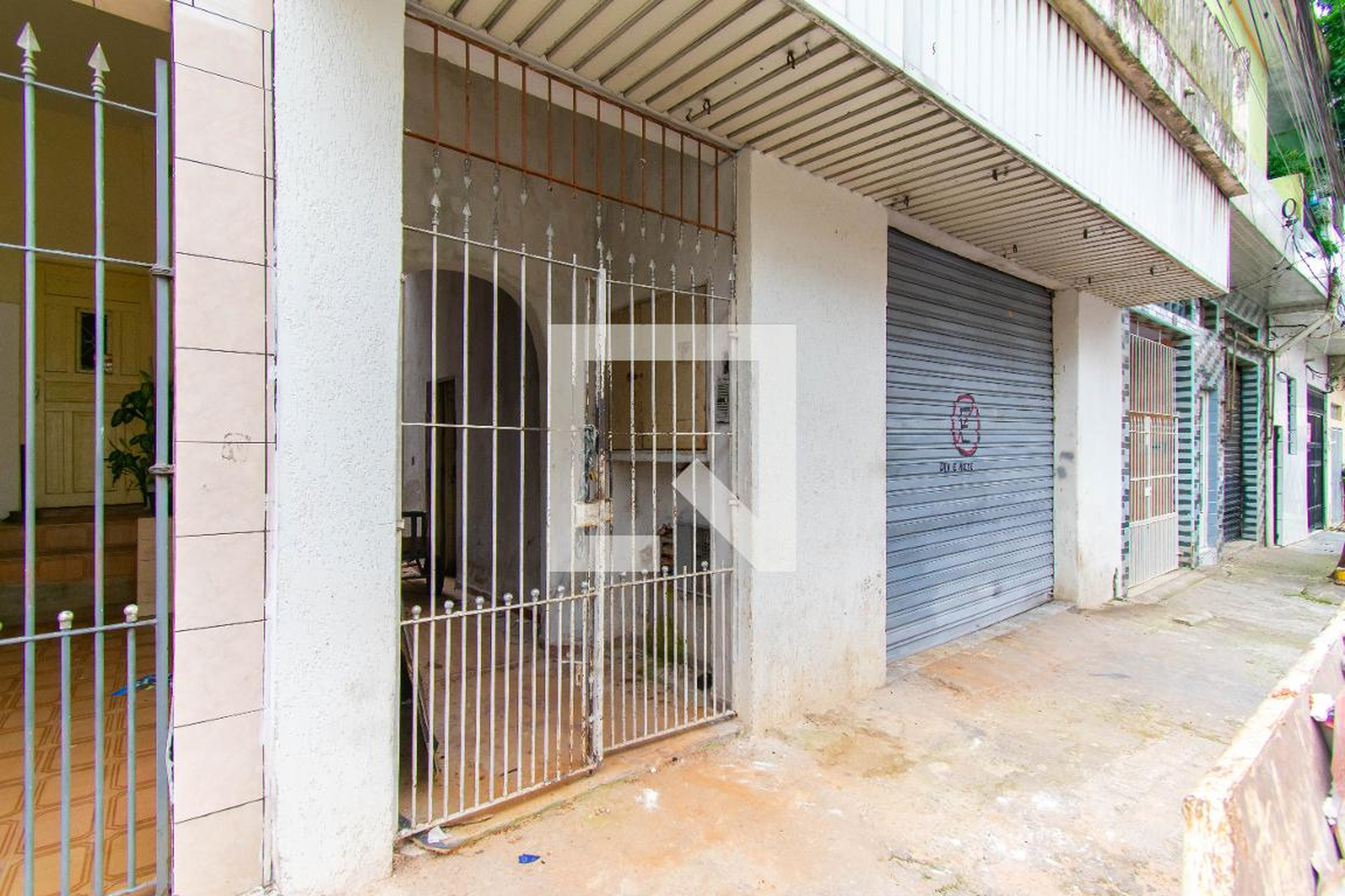 Fachada Condomínio em Rua Professor Vitor Miguel Romano, 77