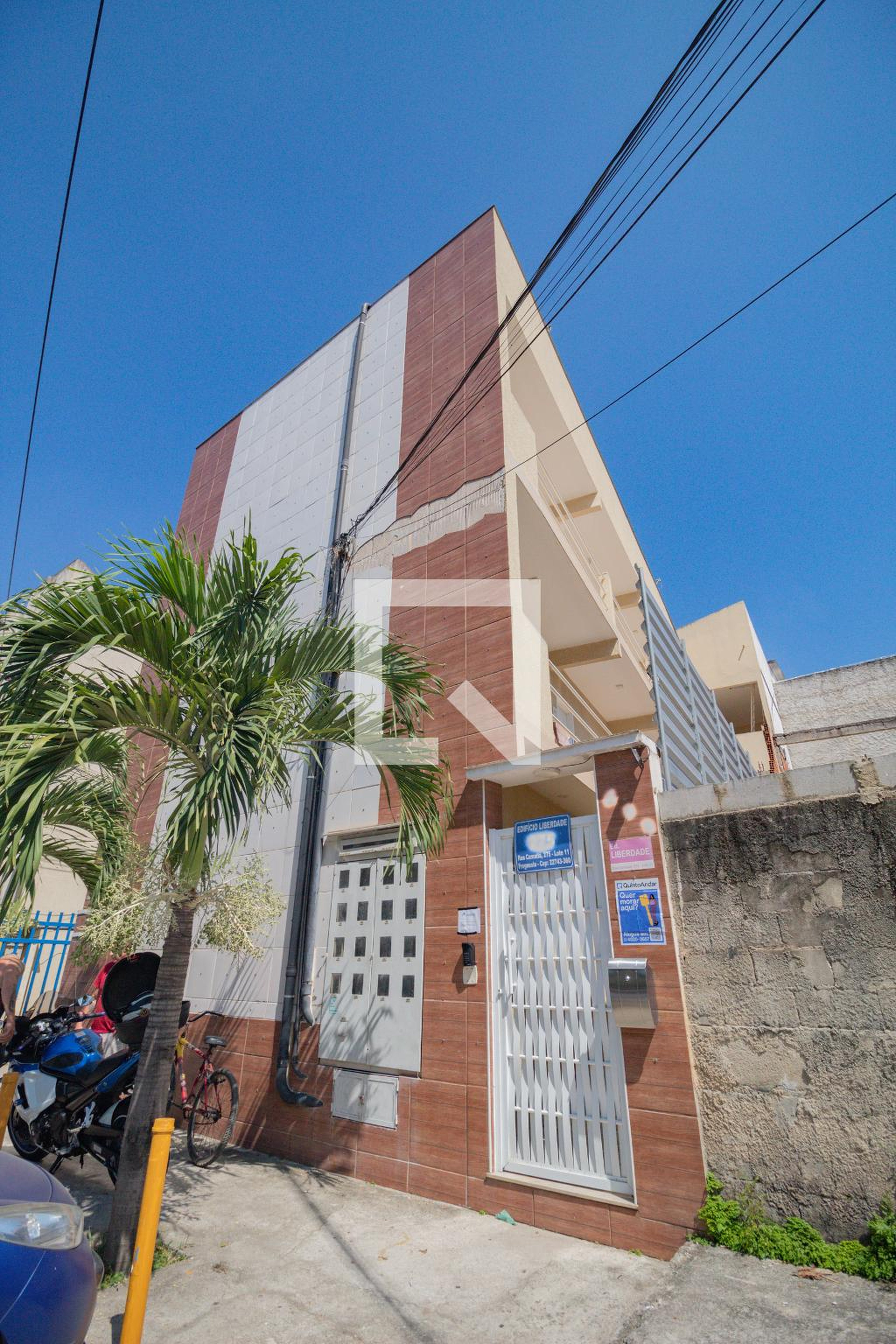 Fachada Condomínio em Rua Camatiá, 235