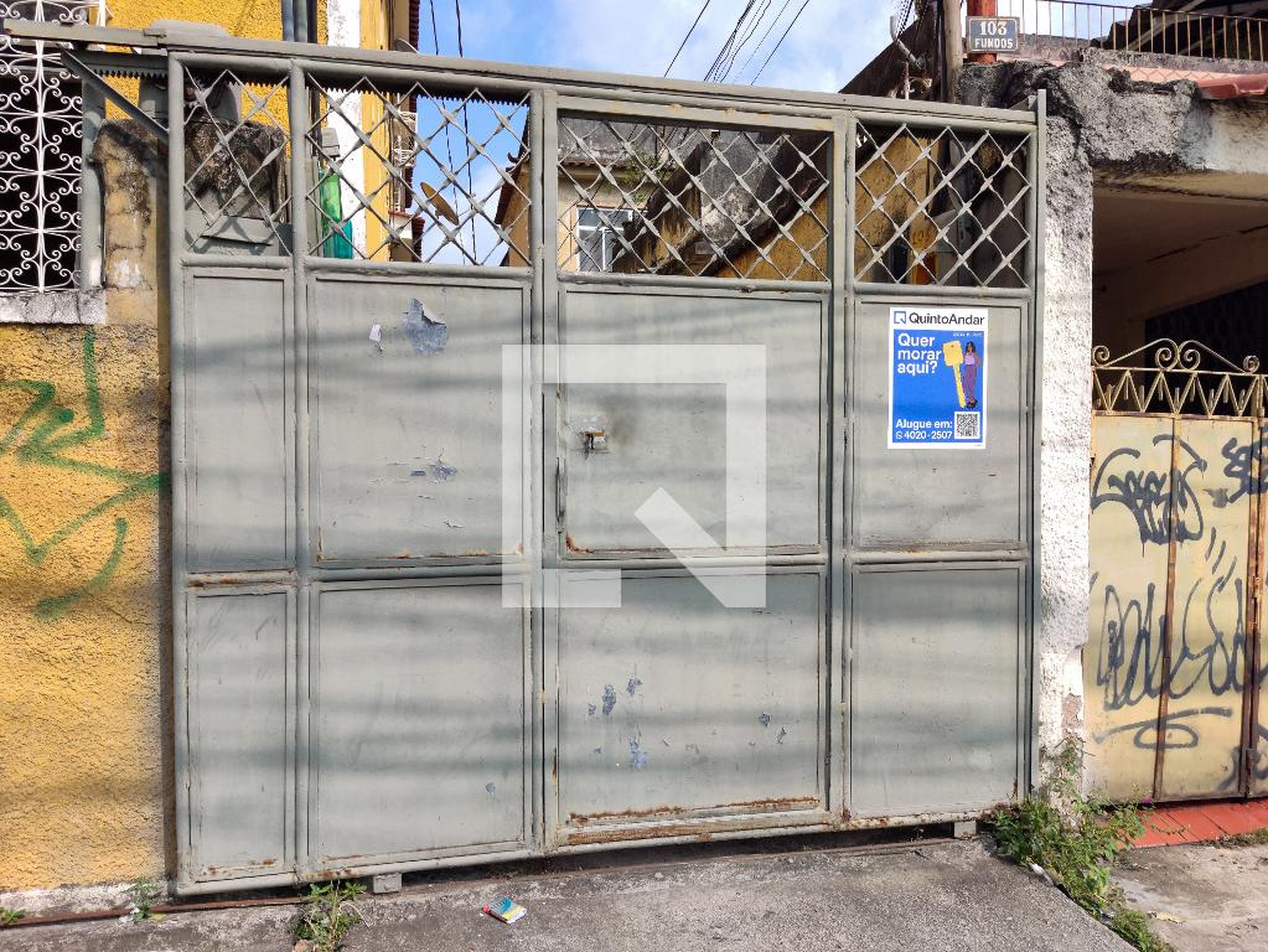 Fachada Condomínio em Rua Mendes de Aguiar, 103