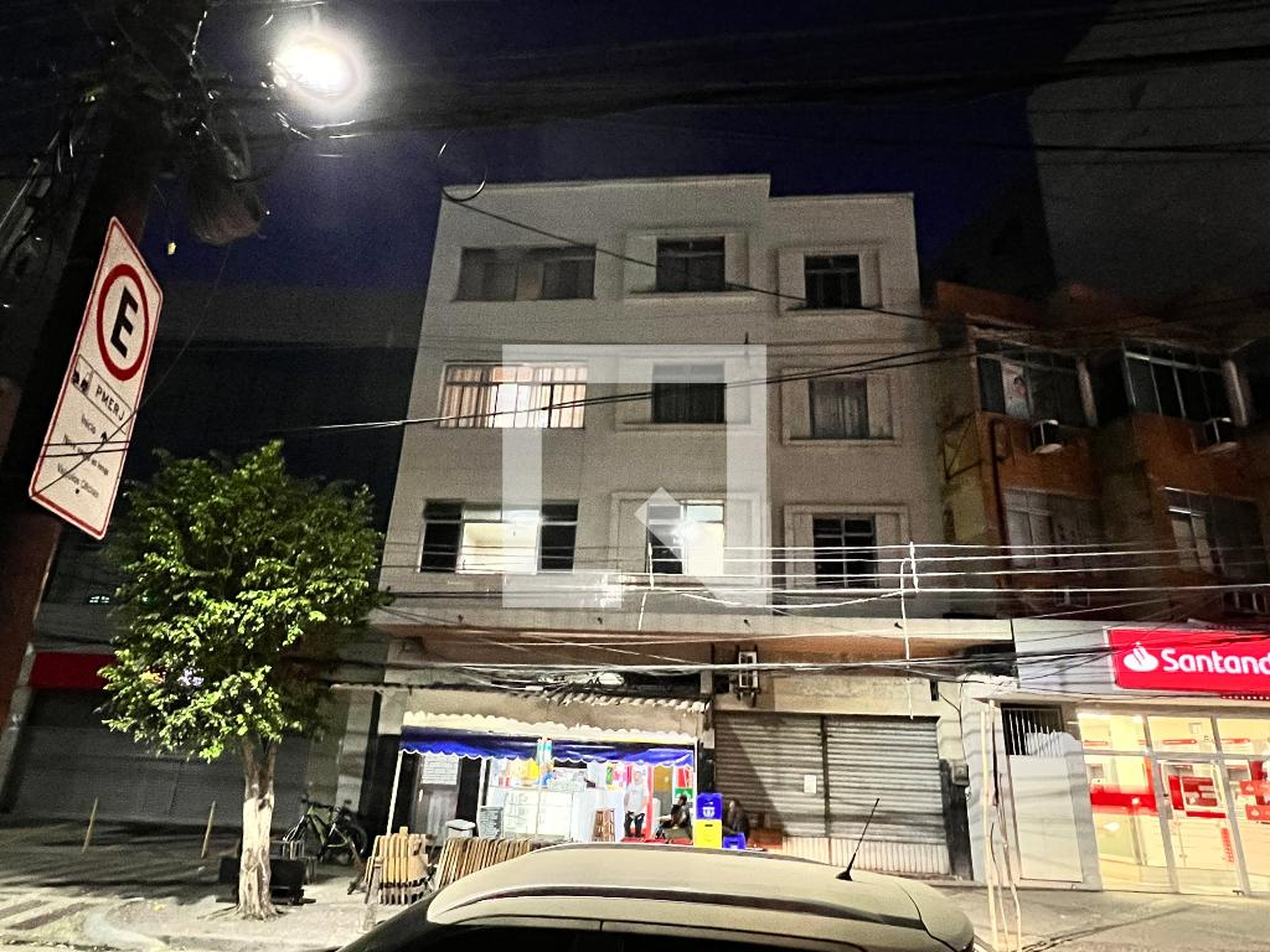 Fachada Condomínio em Rua Lucídio Lago, 144