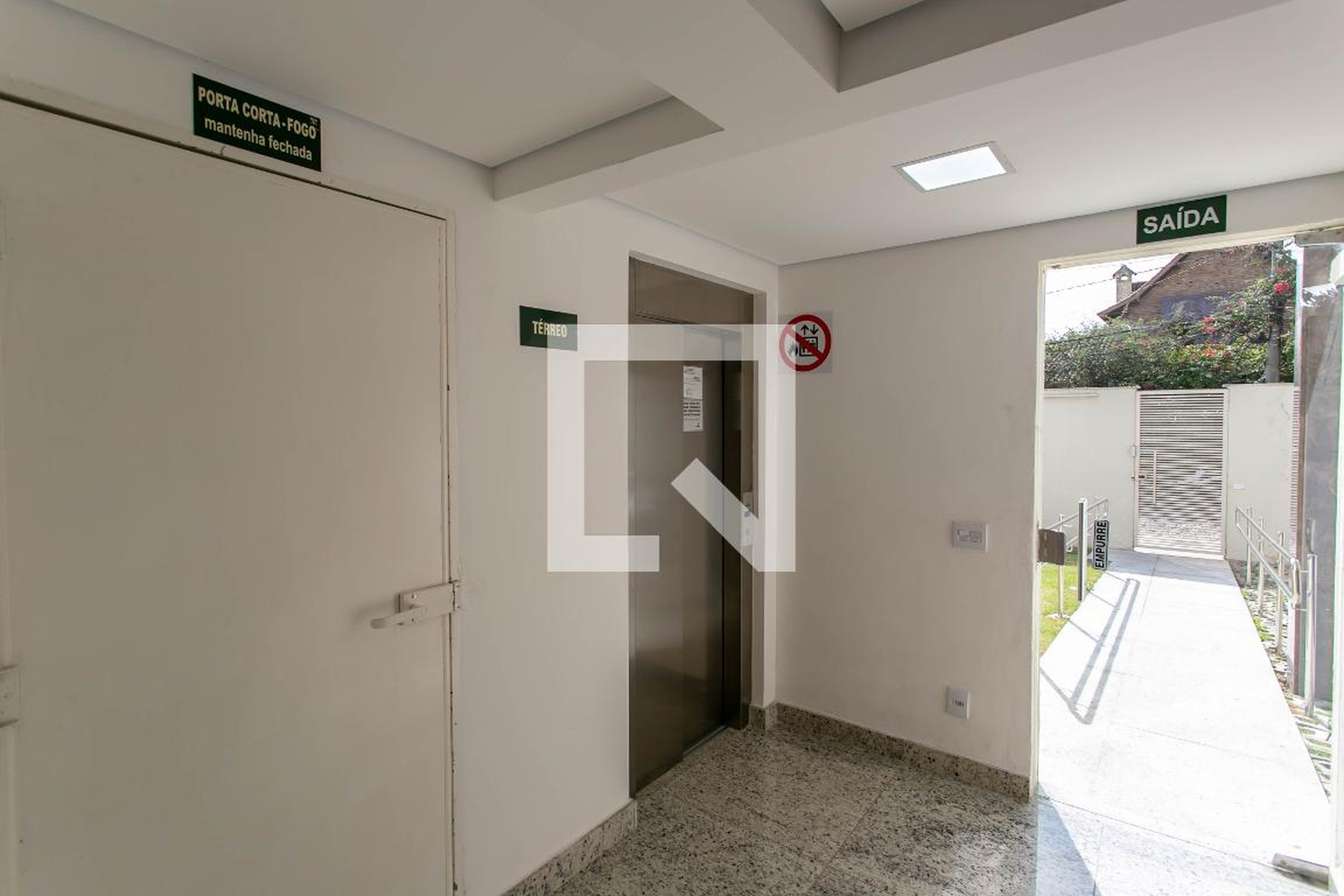 Hall de entrada - Edifício Antônio Eustaquio de Oliveira