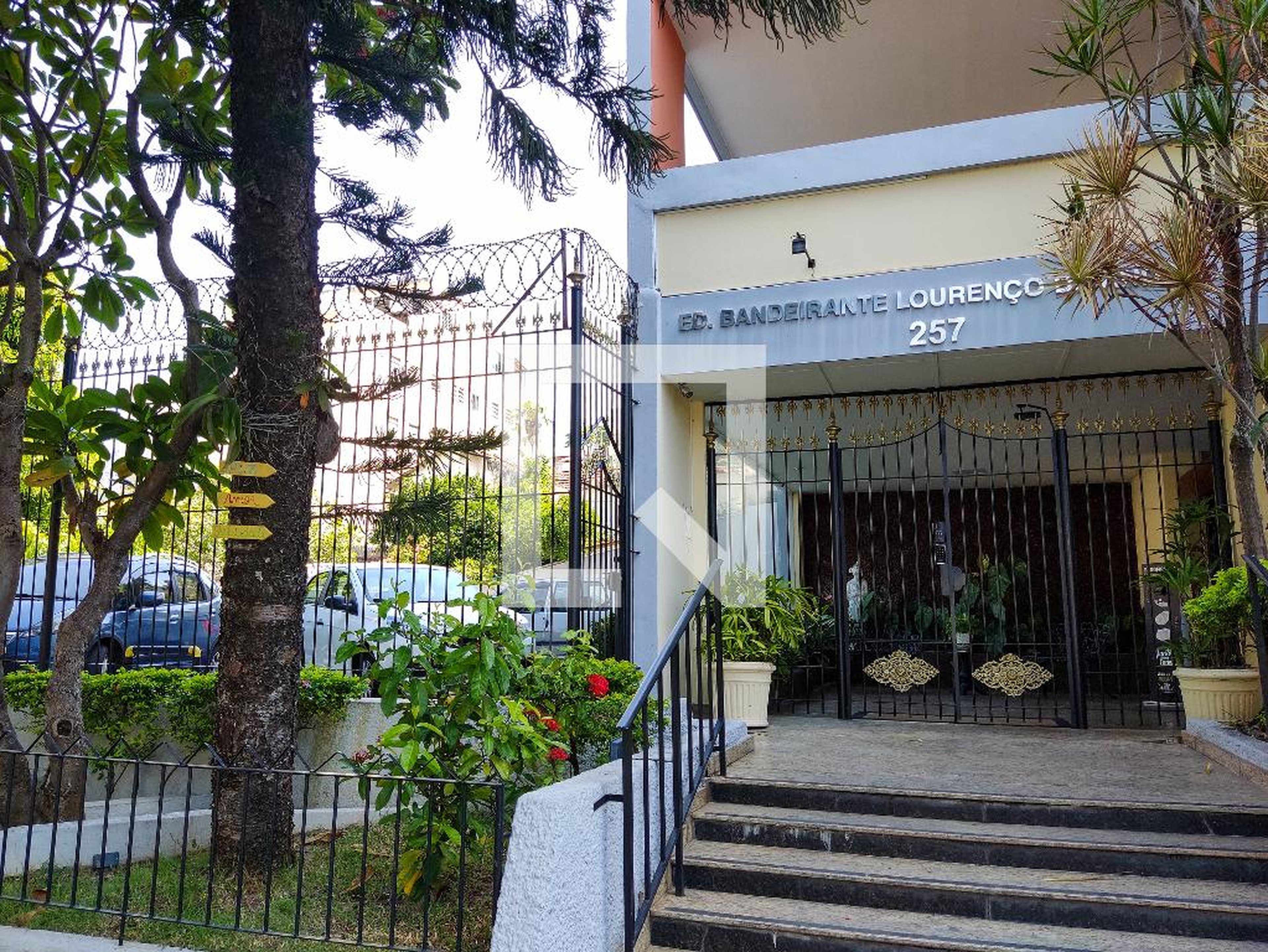 Fachada do Condomínio Condomínio Cebla