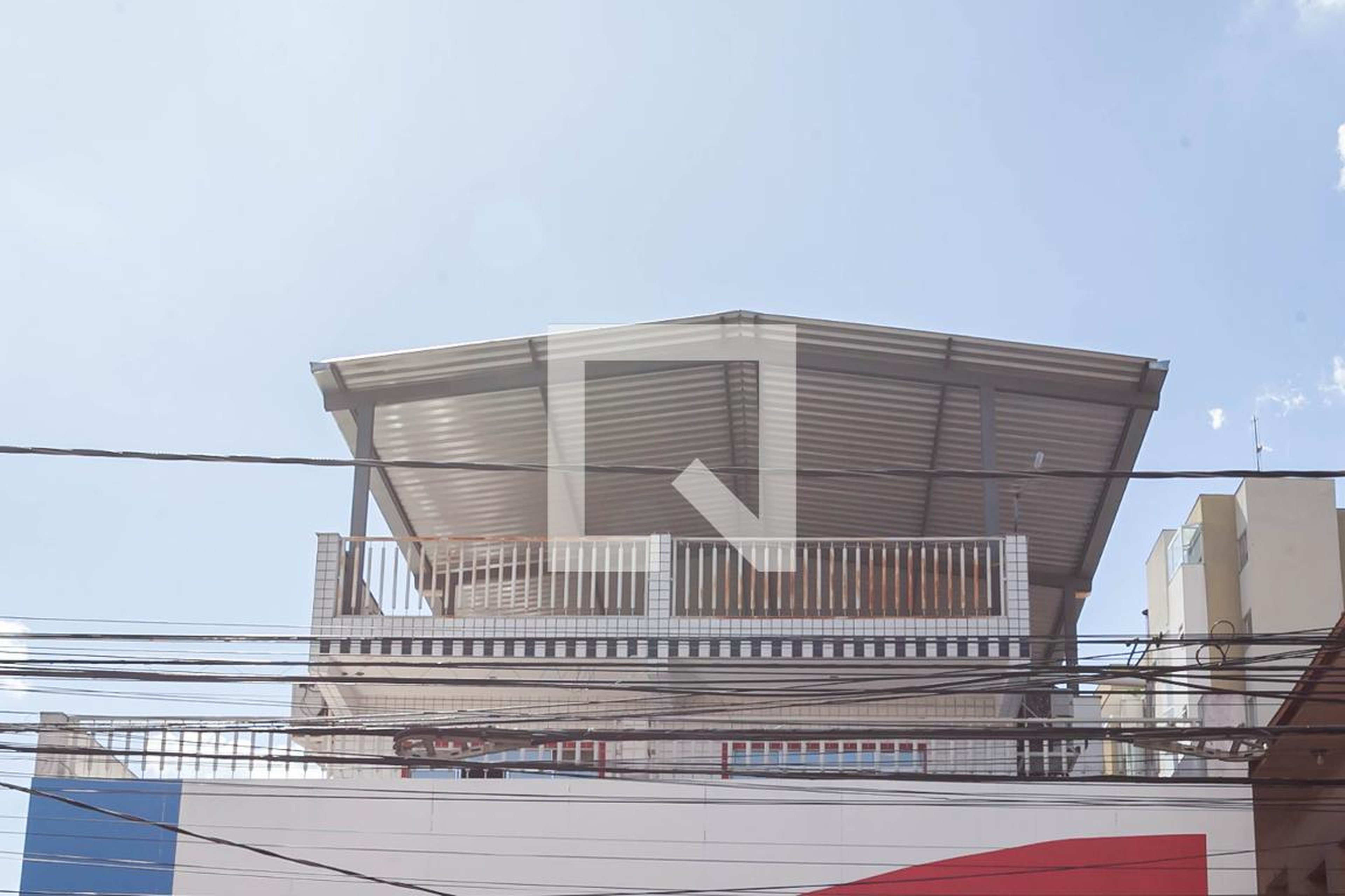 Fachada Condomínio em Rua Platina, 1094