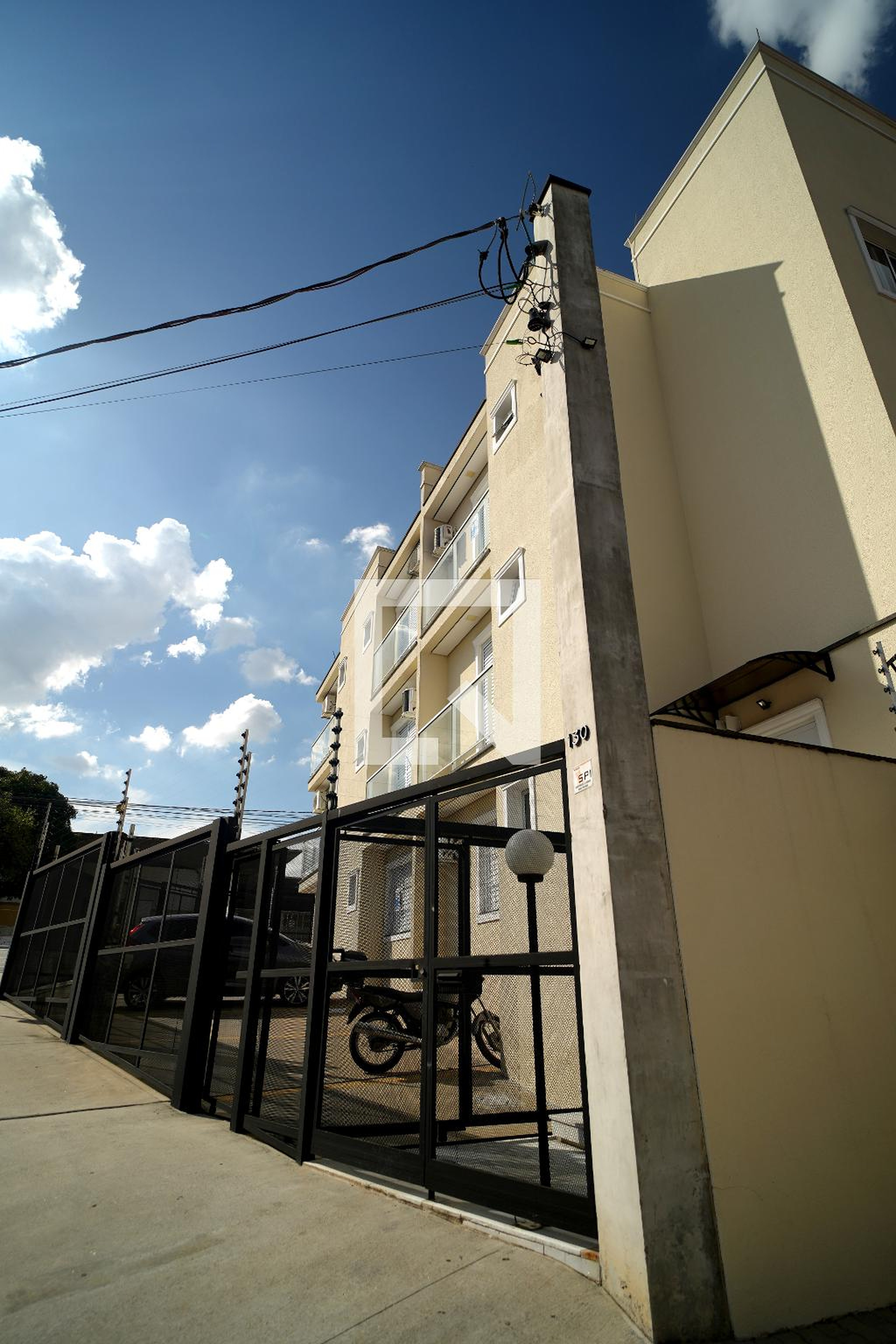 Fachada Condomínio em Rua Joana Miranda Corrêa, 130