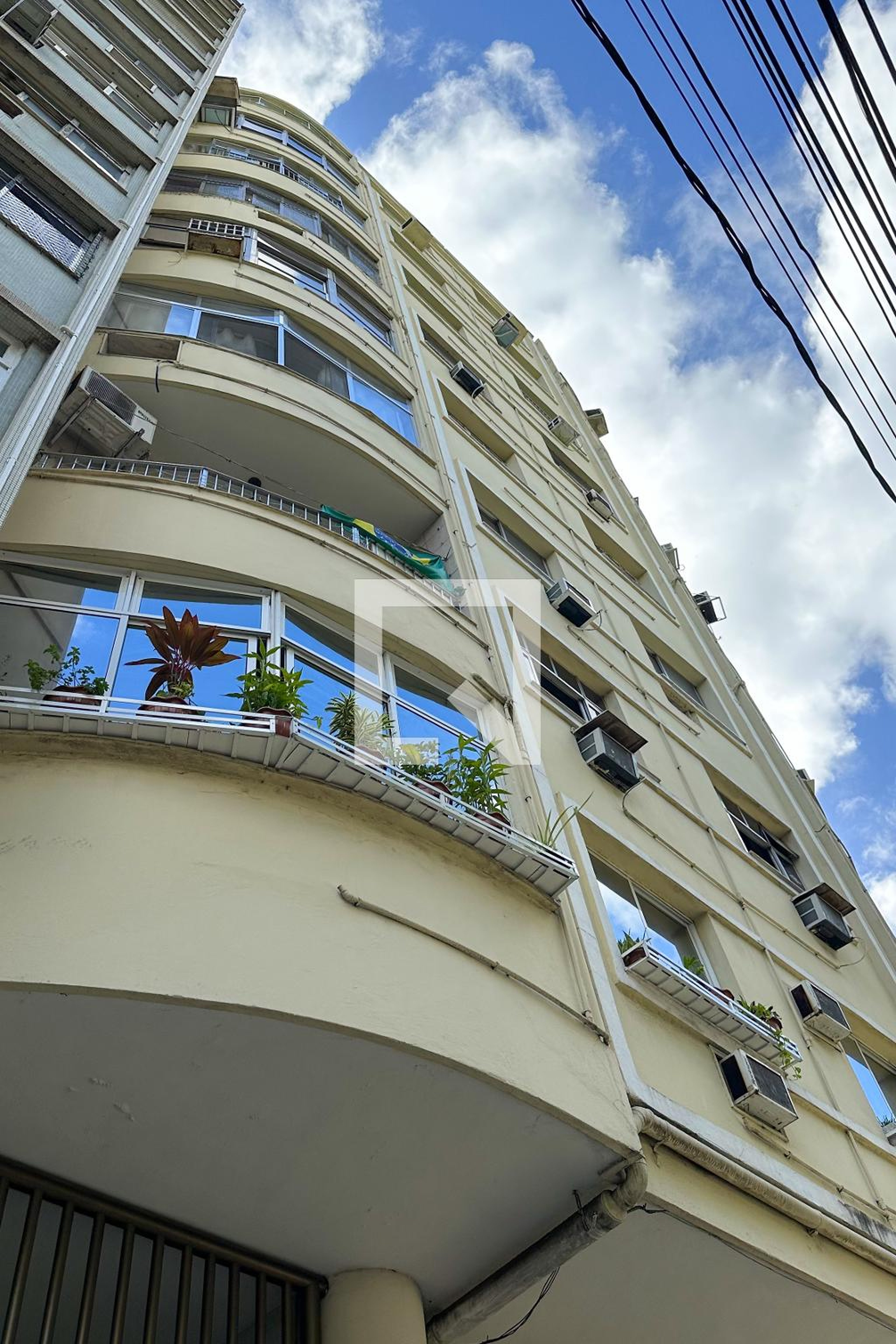 Fachada Condomínio em Rua Figueiredo Magalhães, 1033