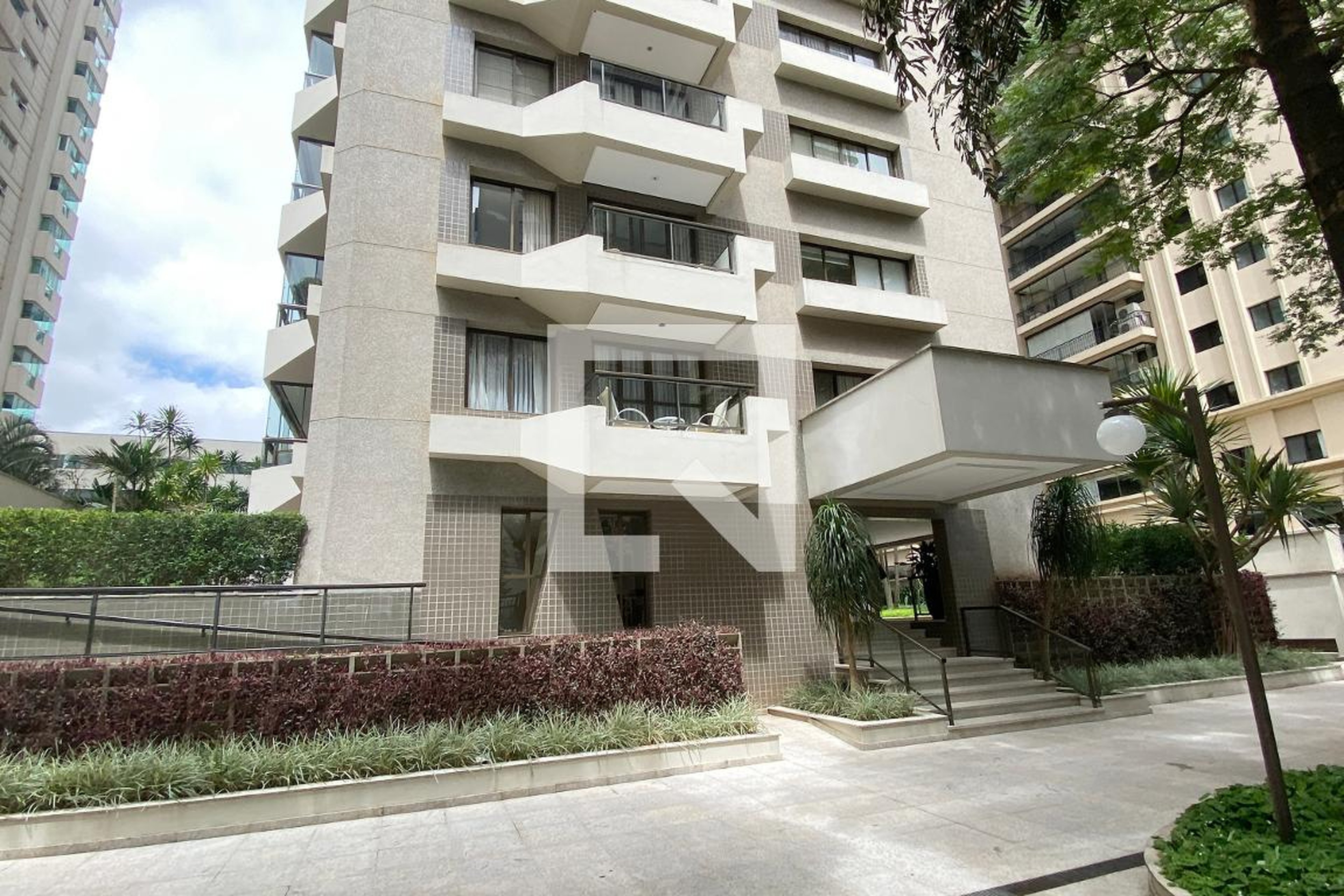 Fachada do Prédio Condomínio Chateau