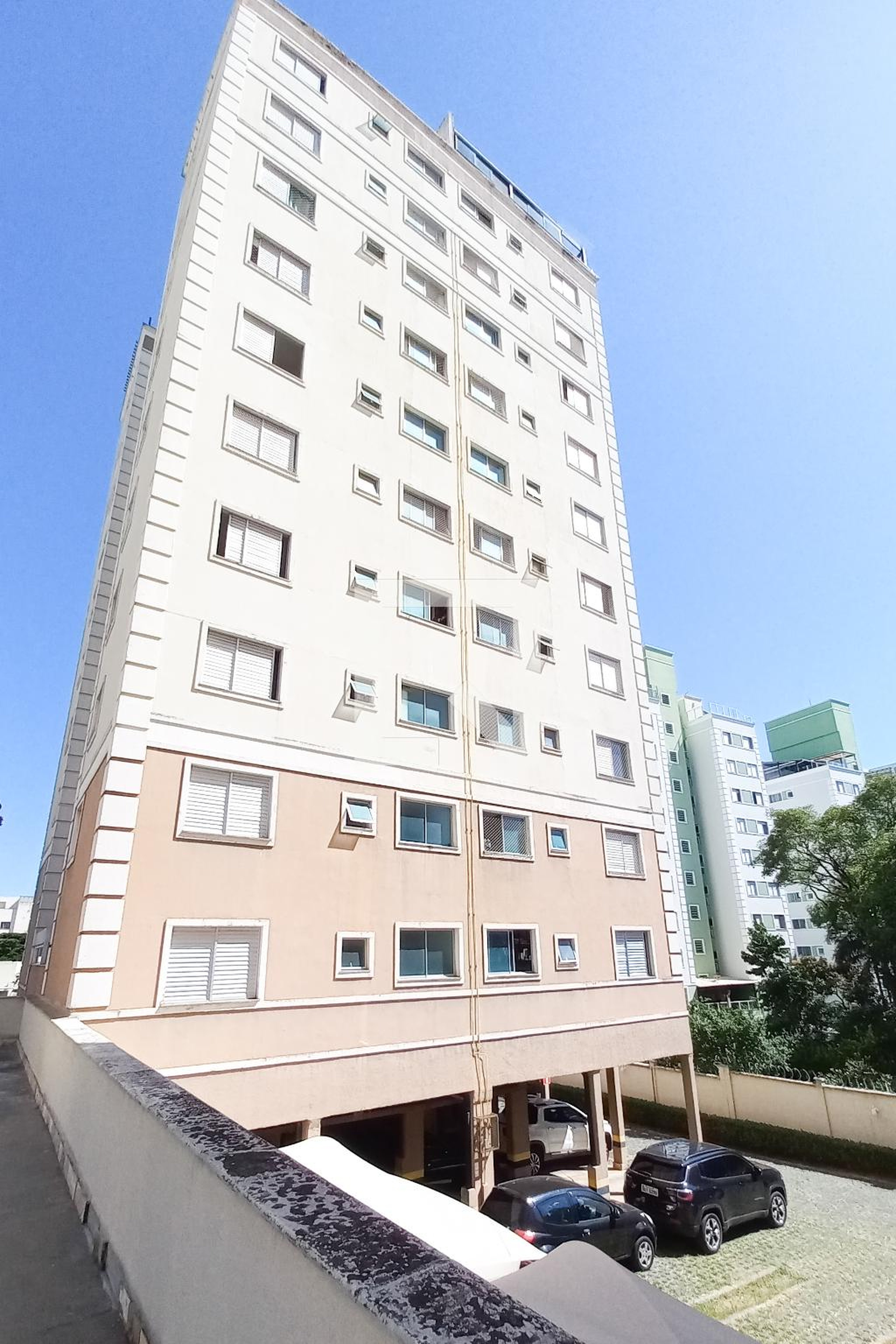 Fachada Condomínio em Avenida Miguel Perrela, 1052