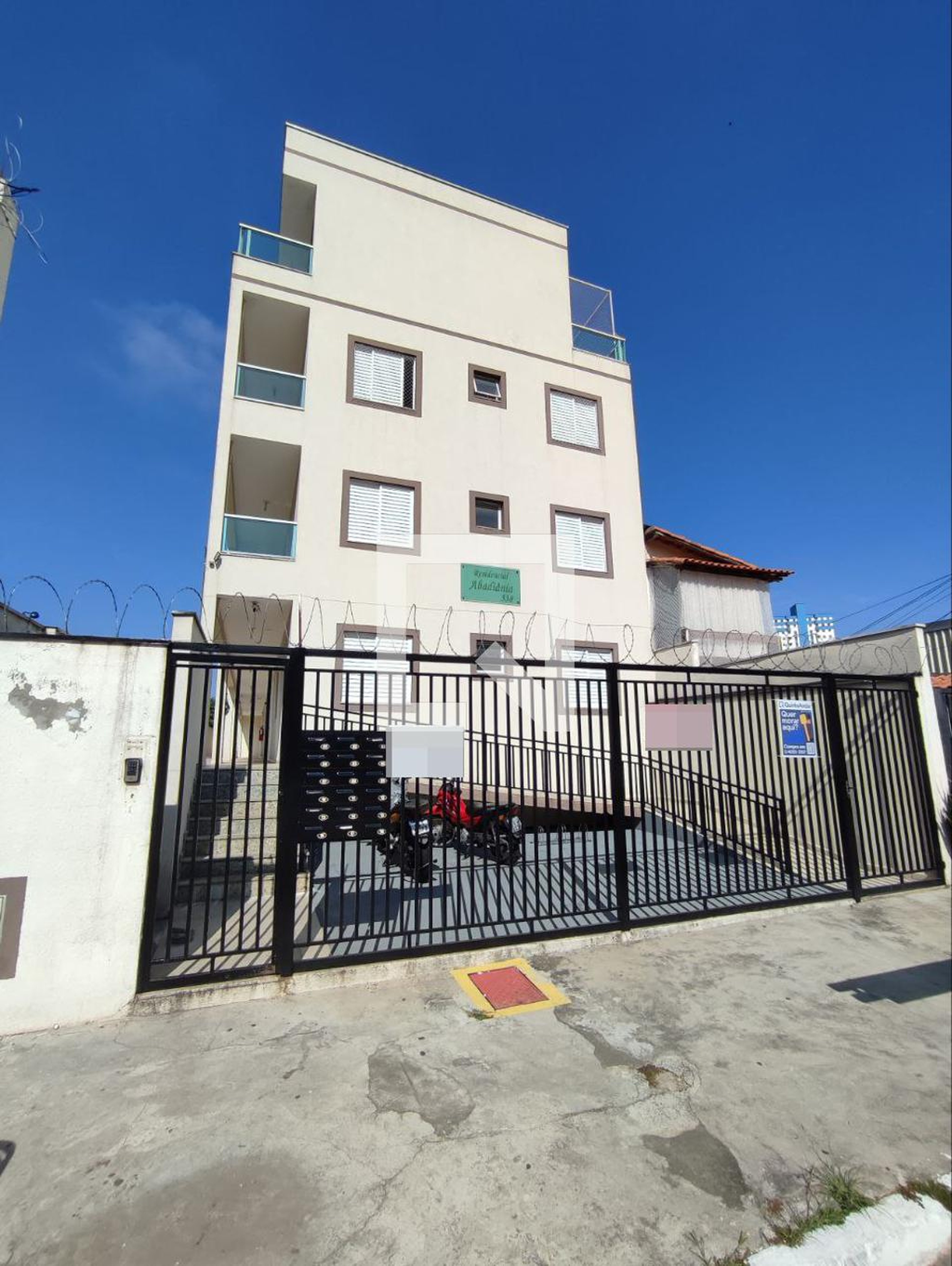 Fachada Edifício Abadiania