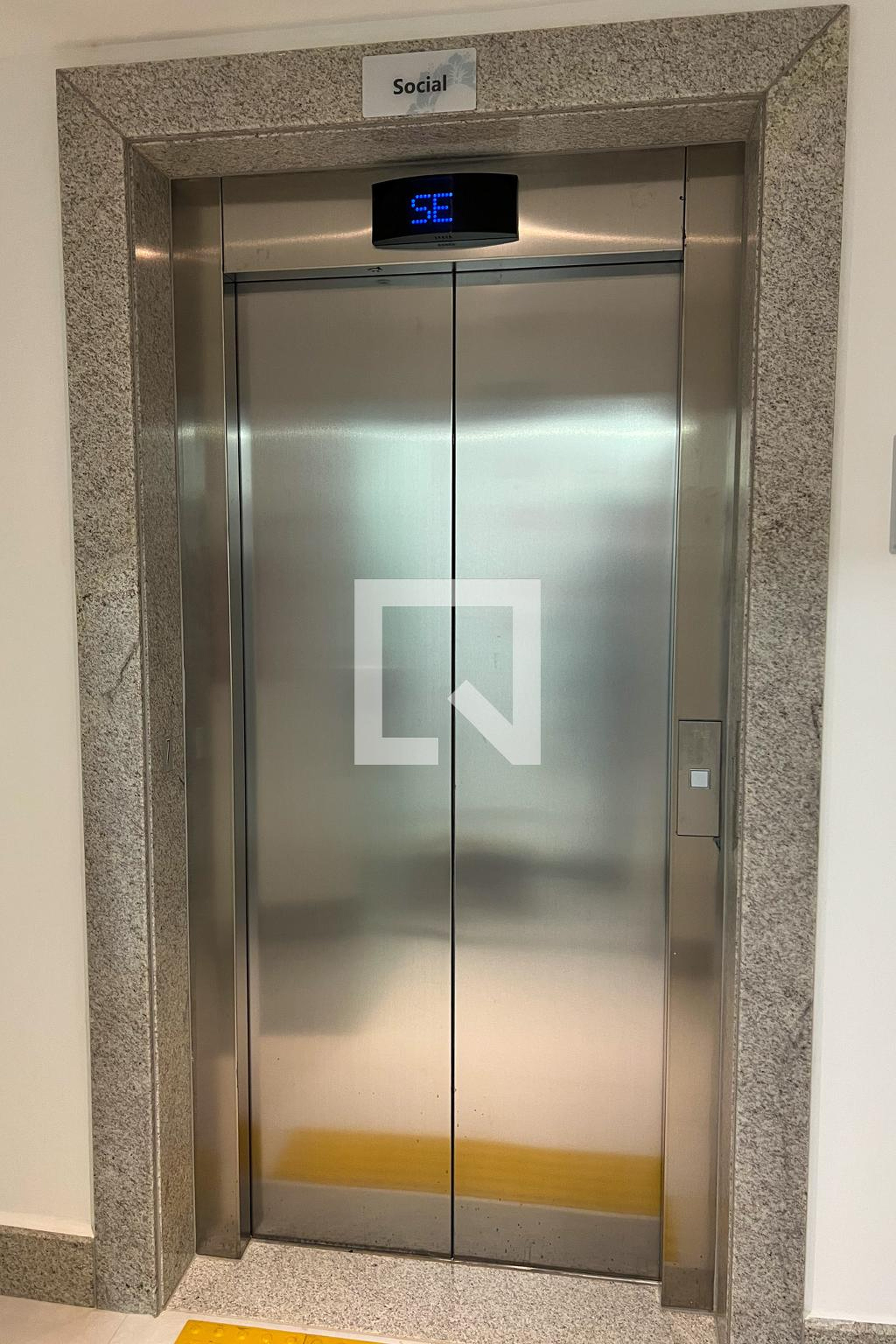 Elevador Condomínio Peninsula Resort Residencial