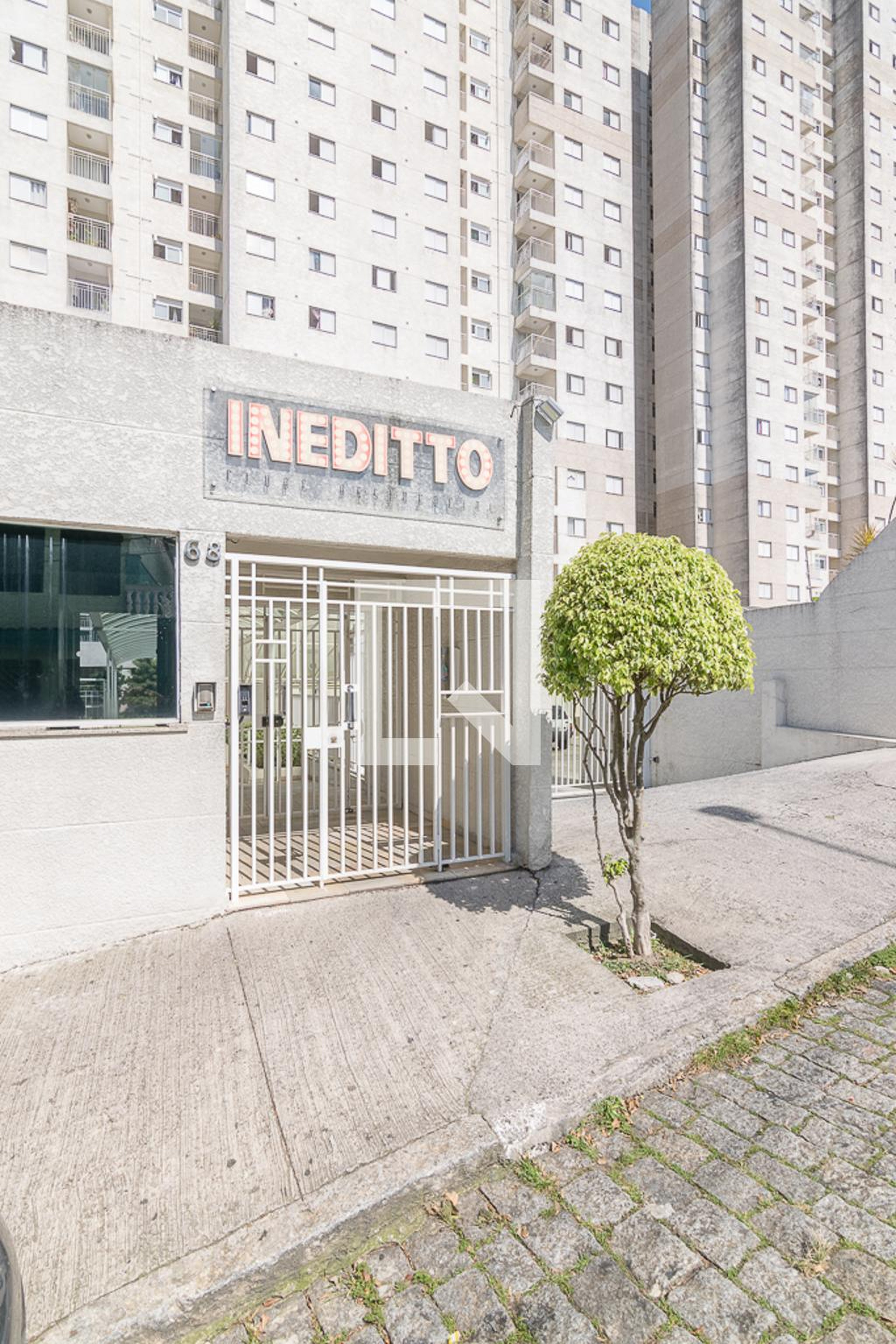 Fachada do Condomínio Condomínio em Rua Ari Barroso, 61