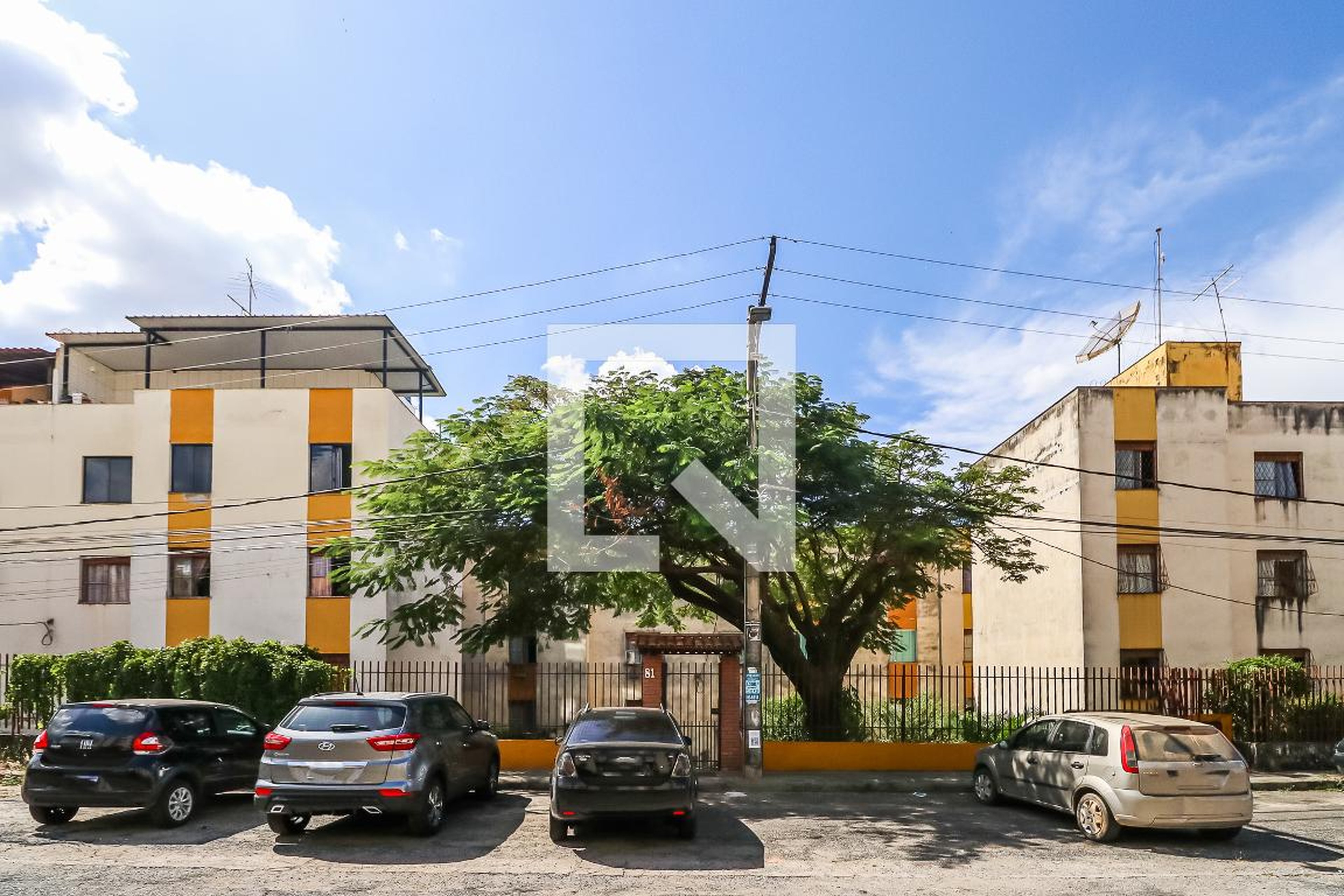 Fachada Condomínio em Rua Nilda Maria Martins, 81