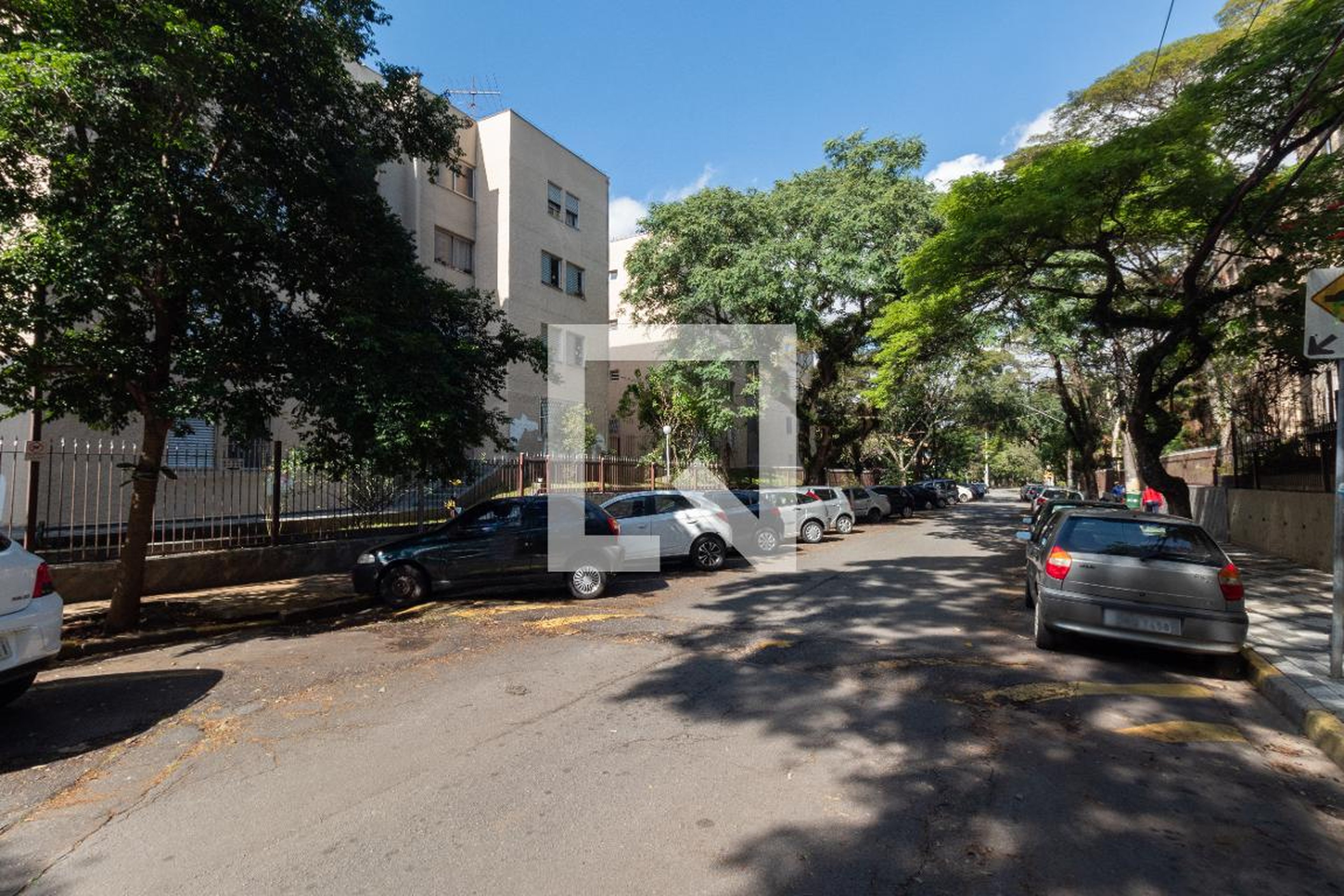 Fachada Condomínio em Rua Araçuaí, 154