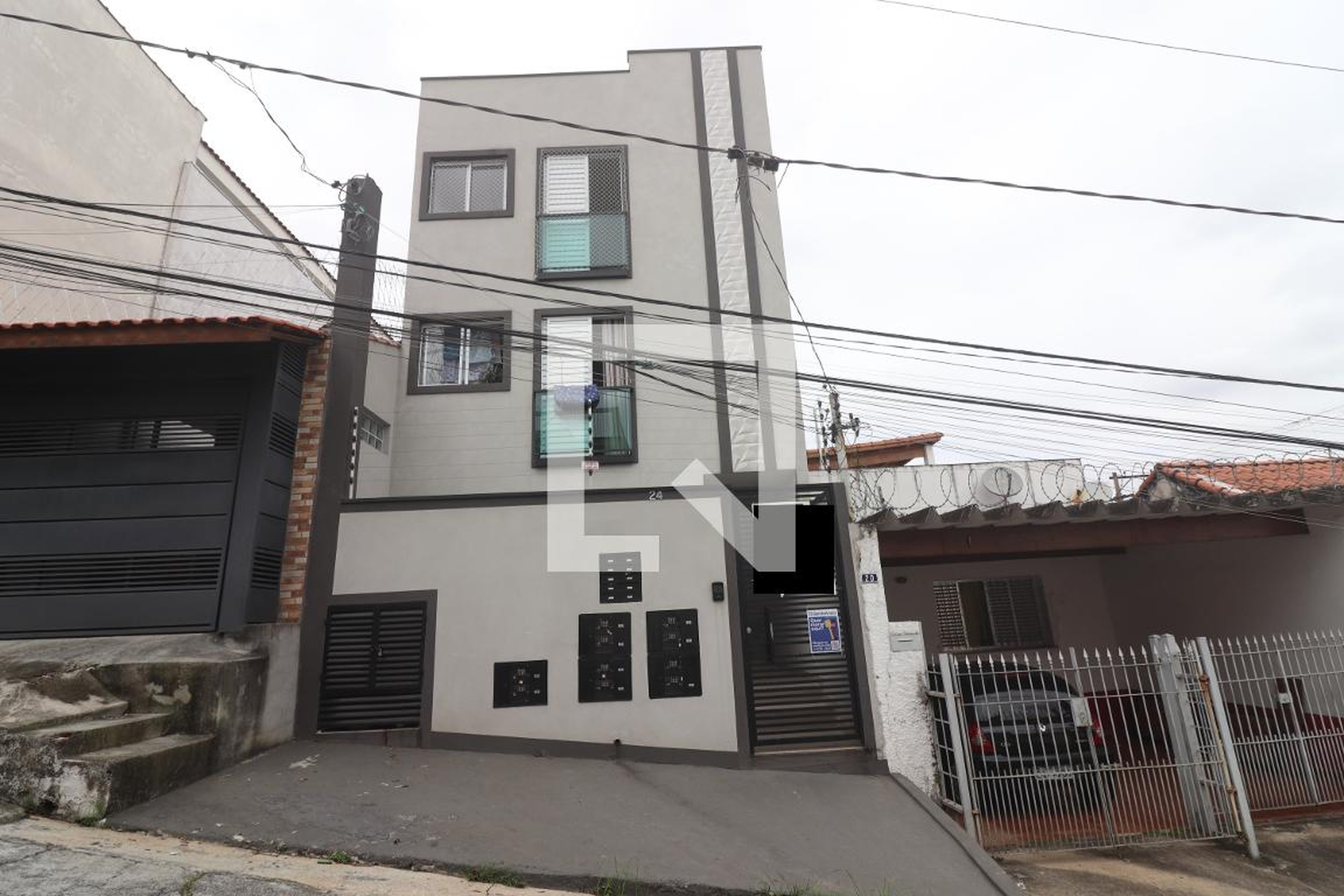 Fachada Condomínio em Rua Abílio Martins, 24