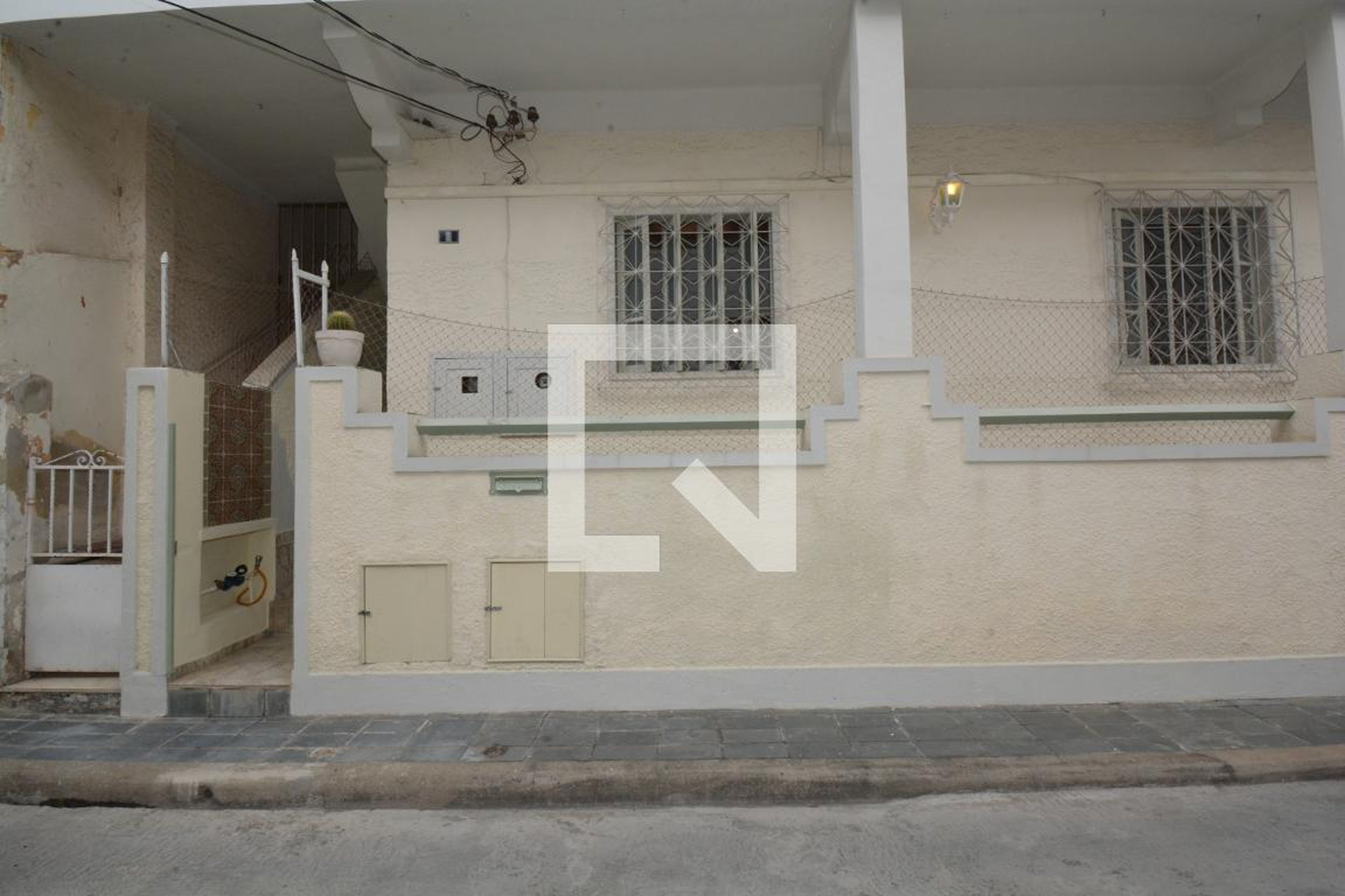 Fachada Condomínio em Rua Santos Titara, 46