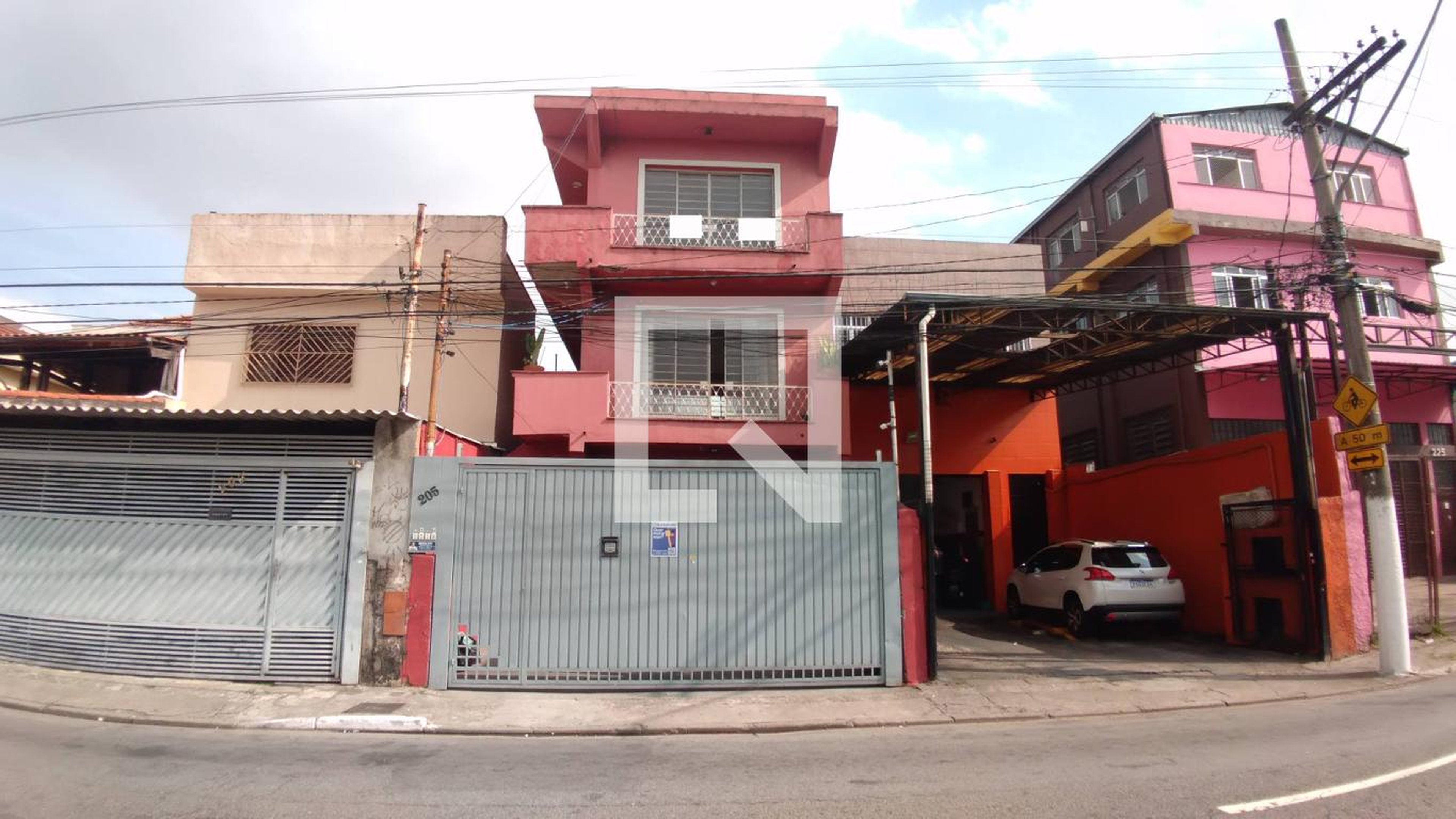 Fachada Condomínio em Rua Domingos Torres, 205