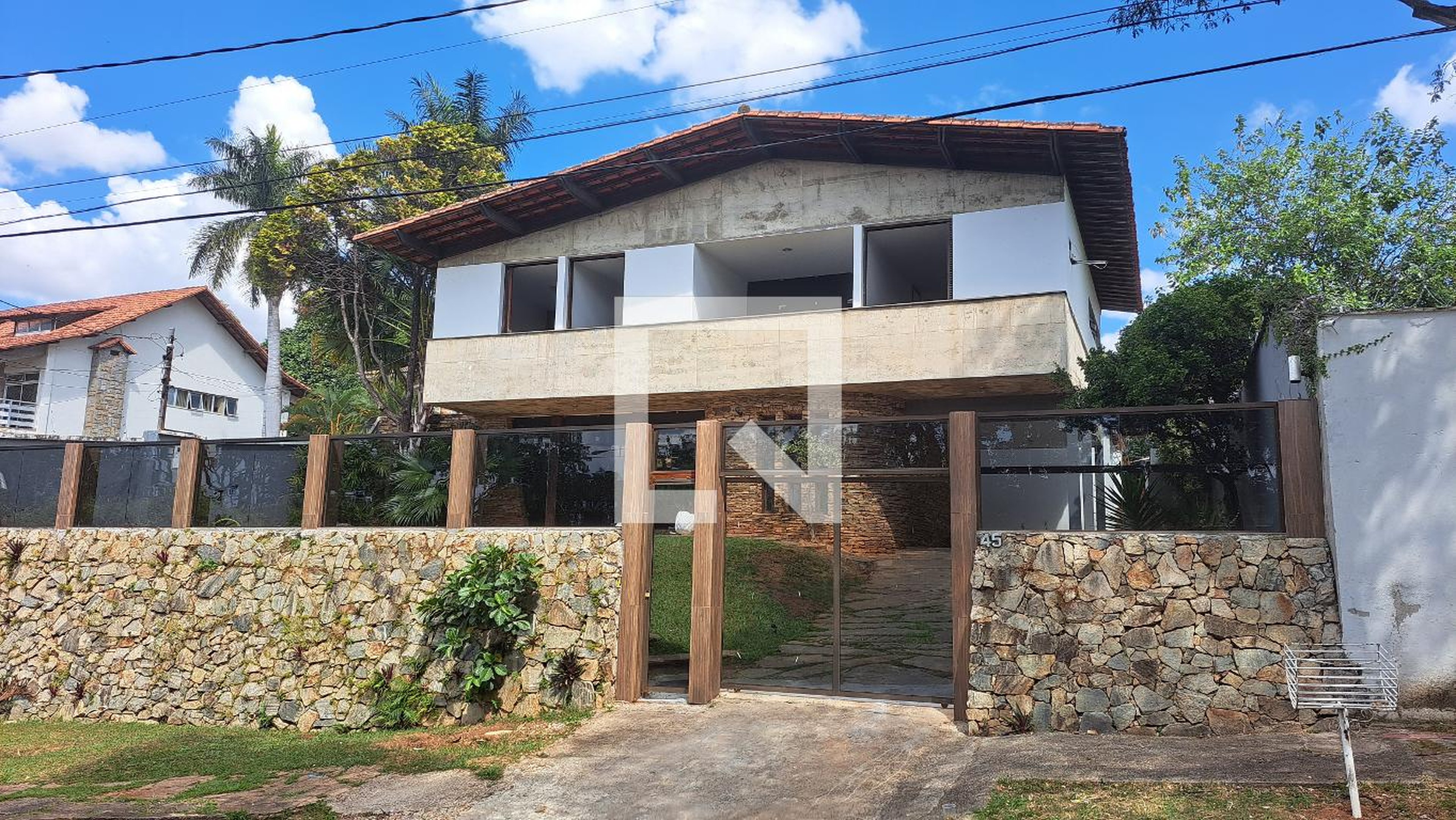 Fachada Condomínio em Rua Mondovi, 45