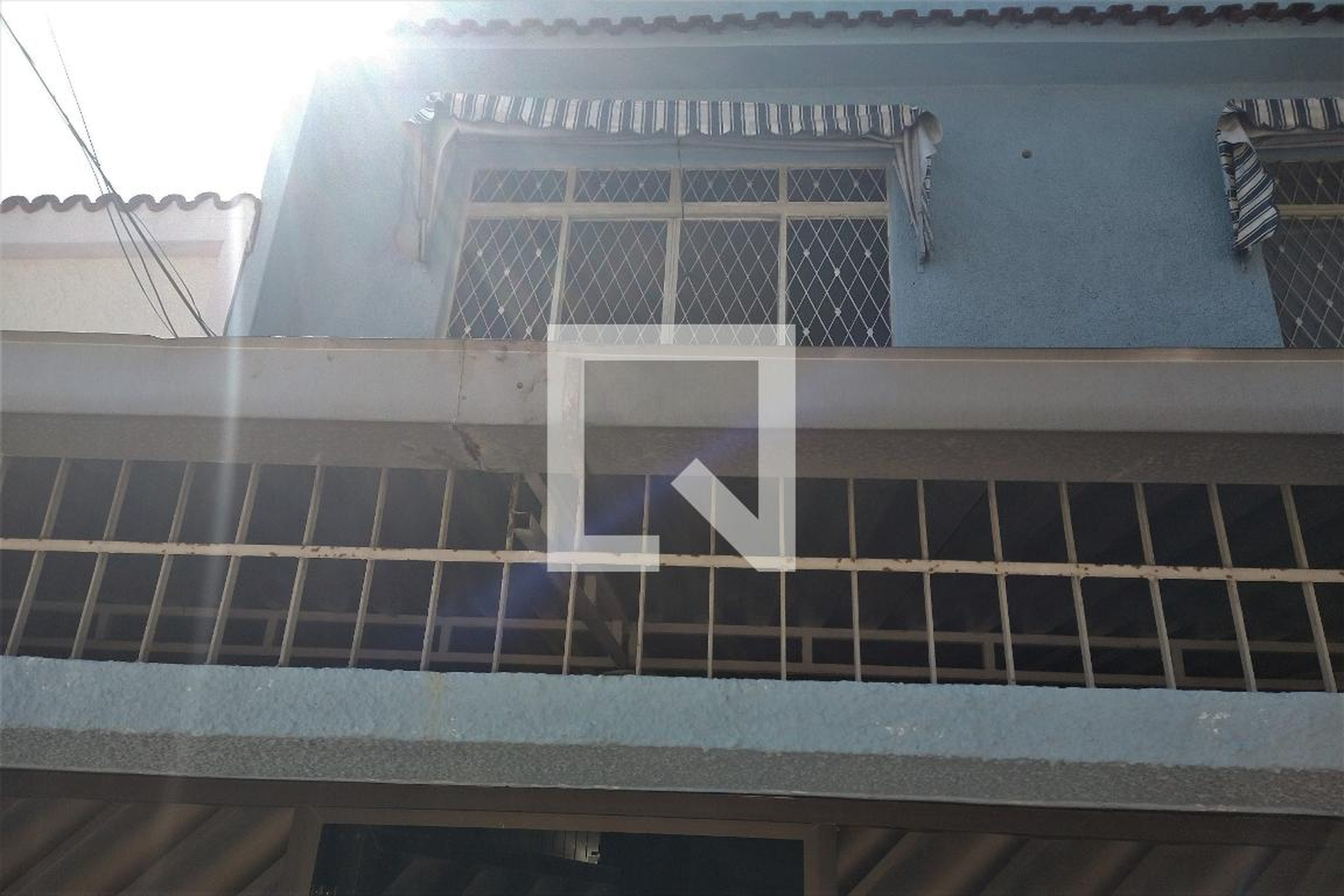 Fachada Condomínio em Rua Henrique Ferreira, 94