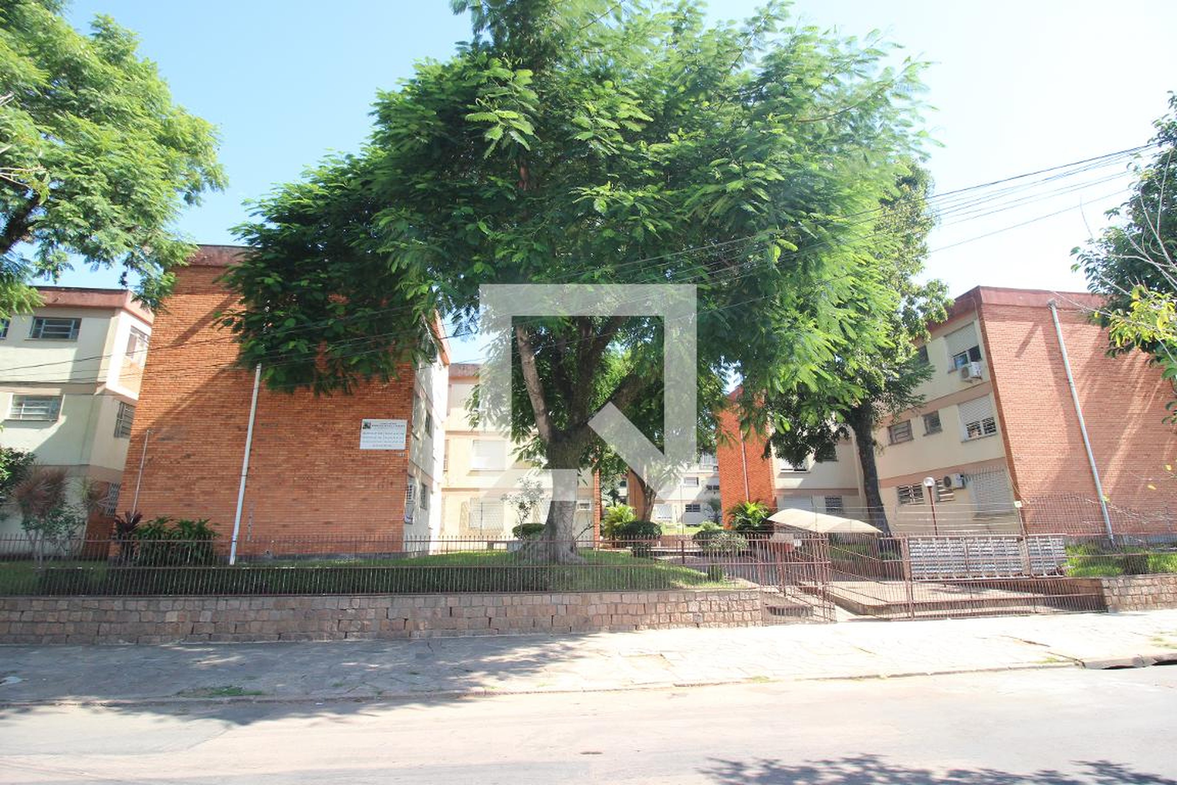 Fachada do Condomínio Condomínio em Avenida Francisco Massena Viêira, 190