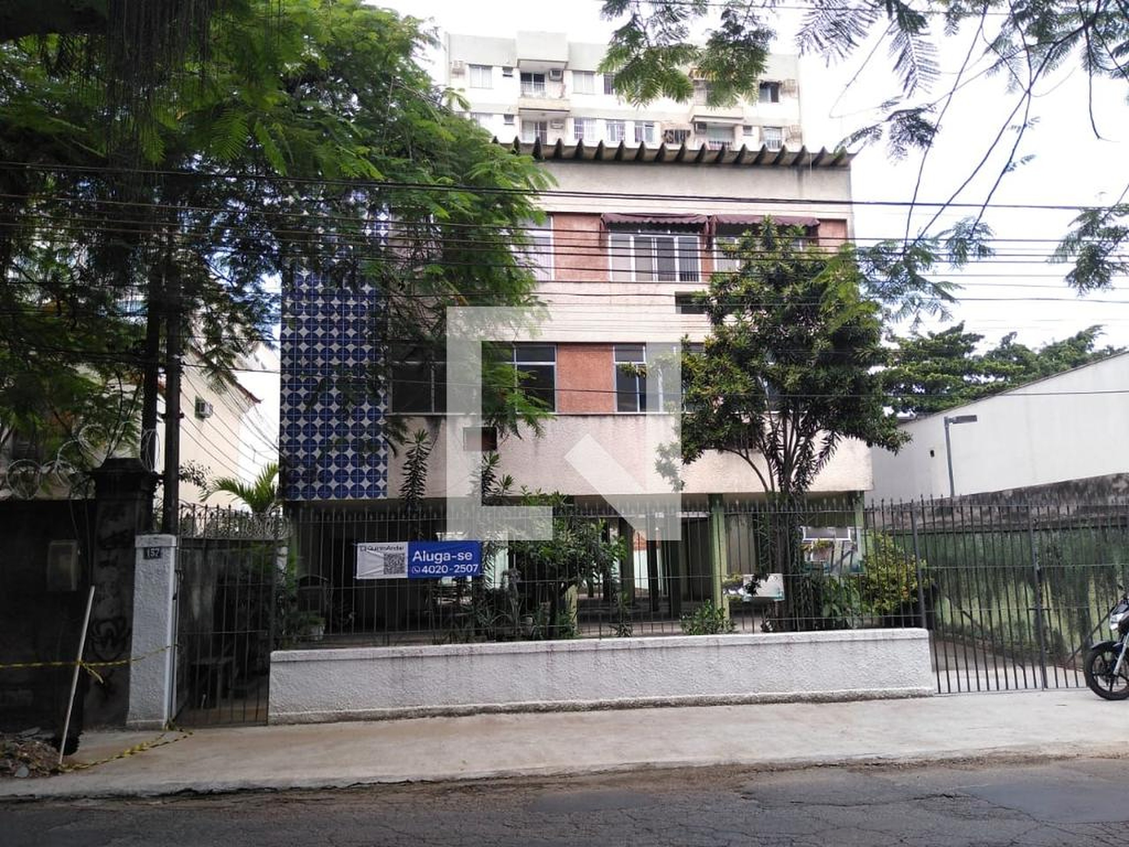 Fachada Condomínio em Rua Cândido Magalhães, 157