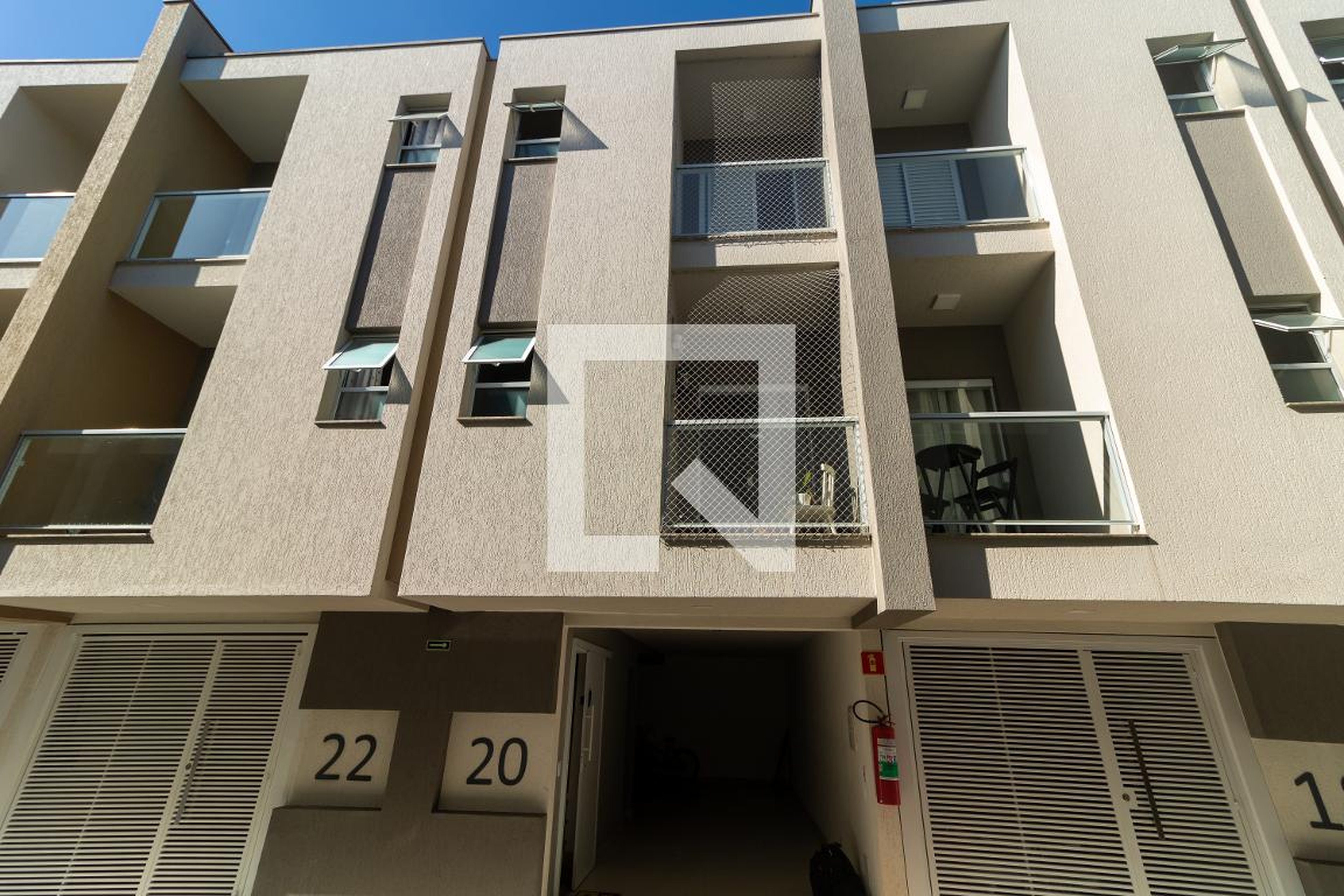 Fachada Condomínio em Rua Cumanaxos, 104