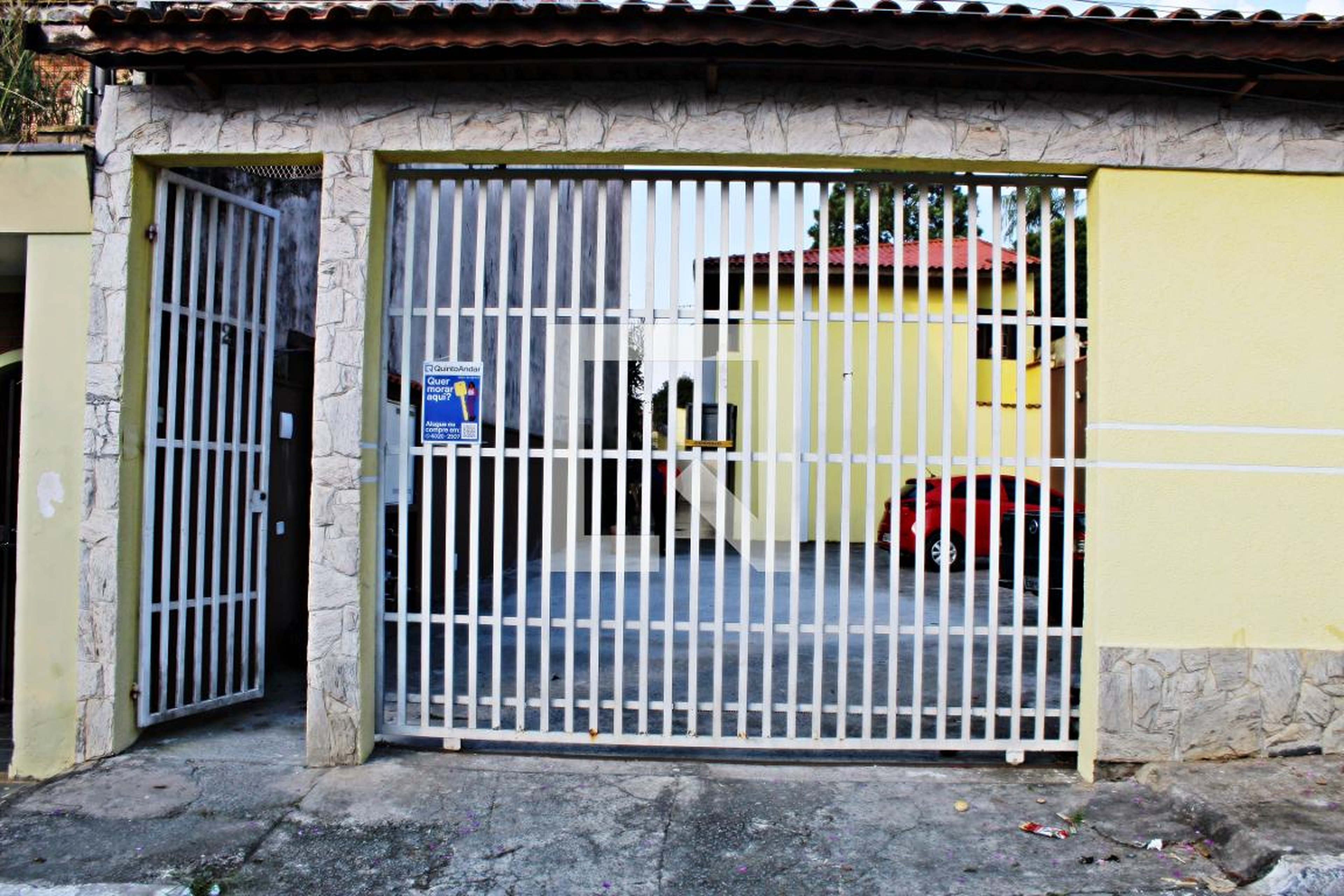 Fachada Condomínio em Rua Serra do Mar, 02