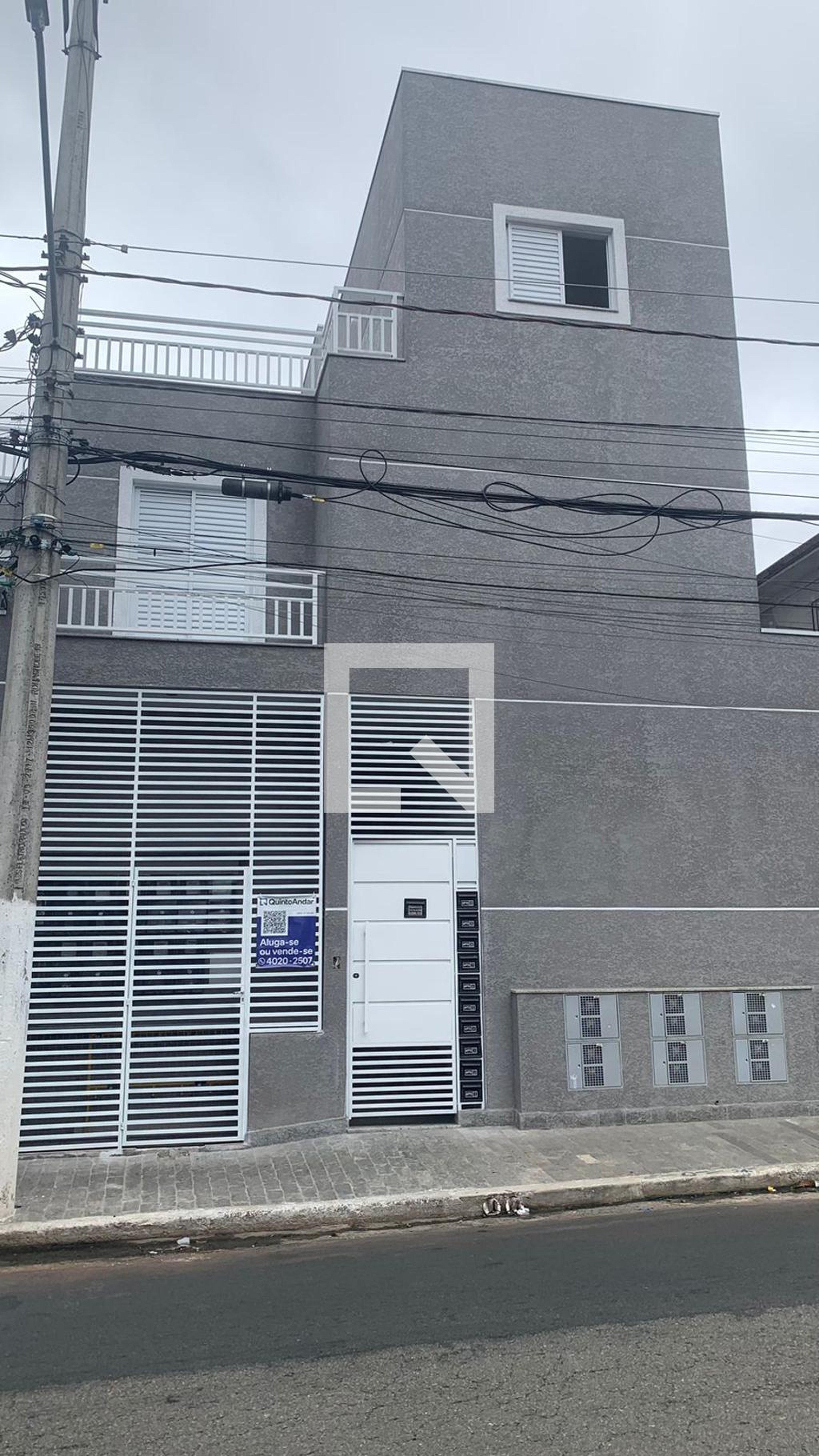 Fachada Condomínio em Rua Benjamin Pereira, 22