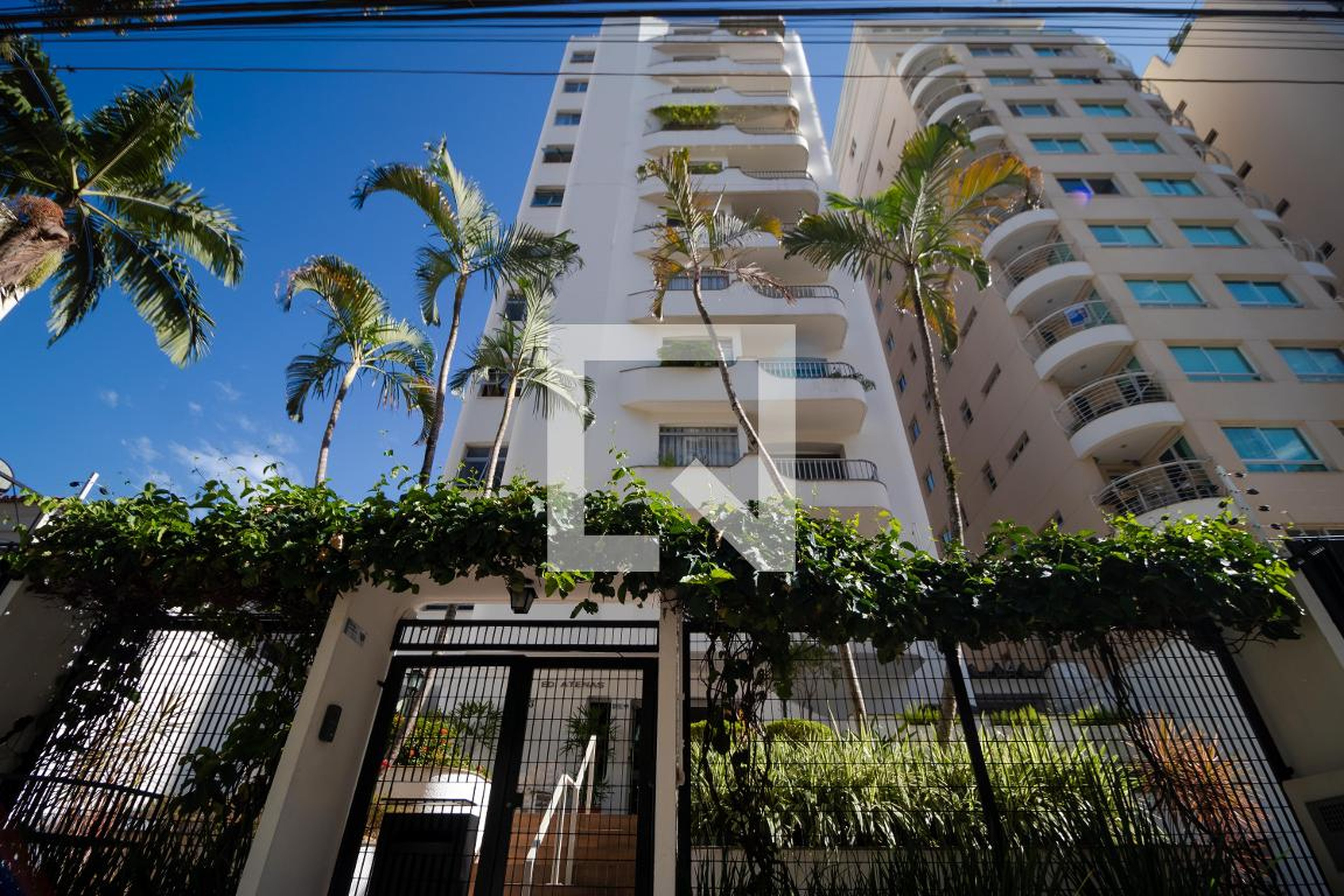 Fachada Condomínio em Rua Dona Presciliana Soares, 123