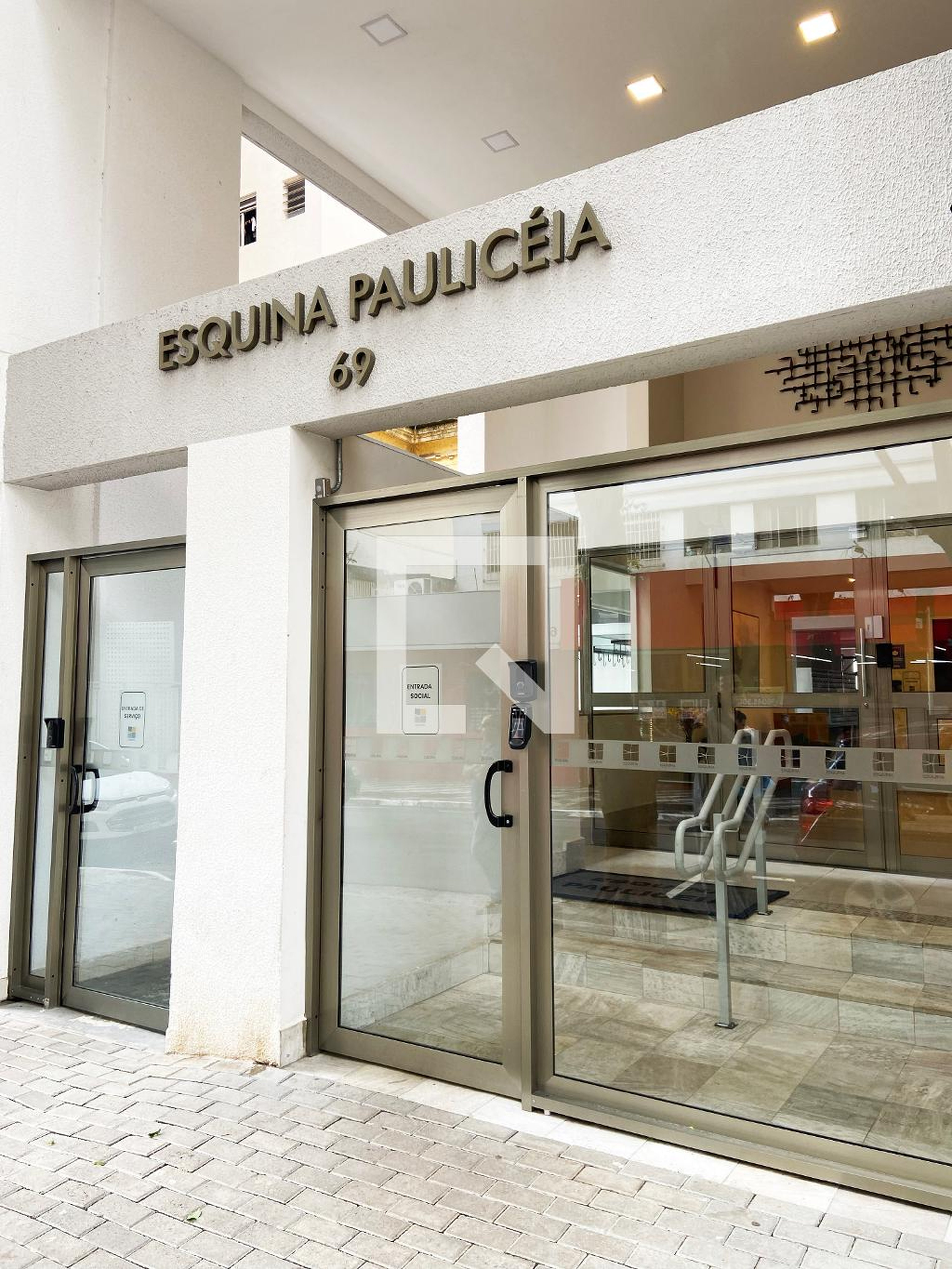 Fachada do Prédio Condomínio Esquina Paulicéia