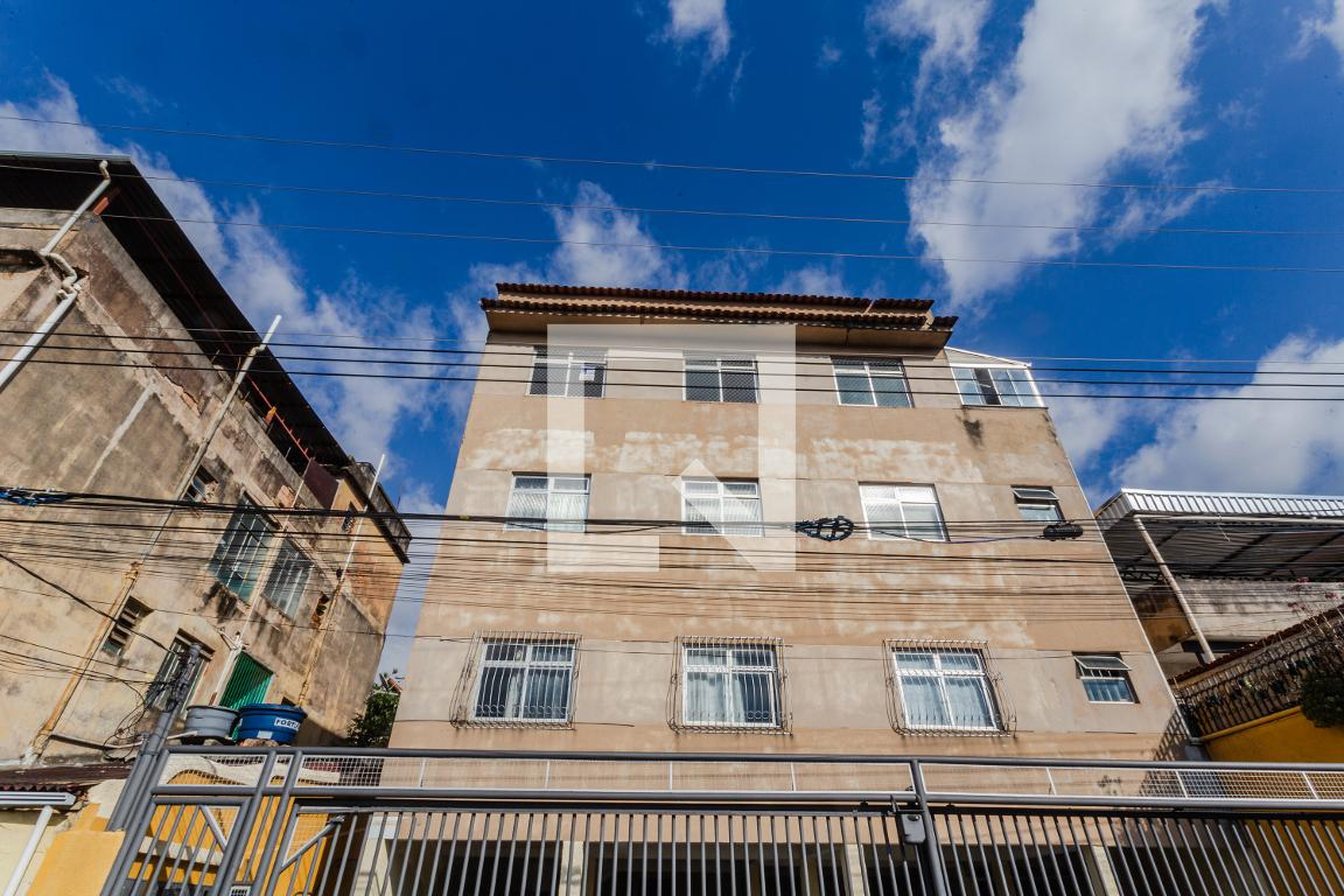 Fachada Condomínio em Rua Cantagalo, 885