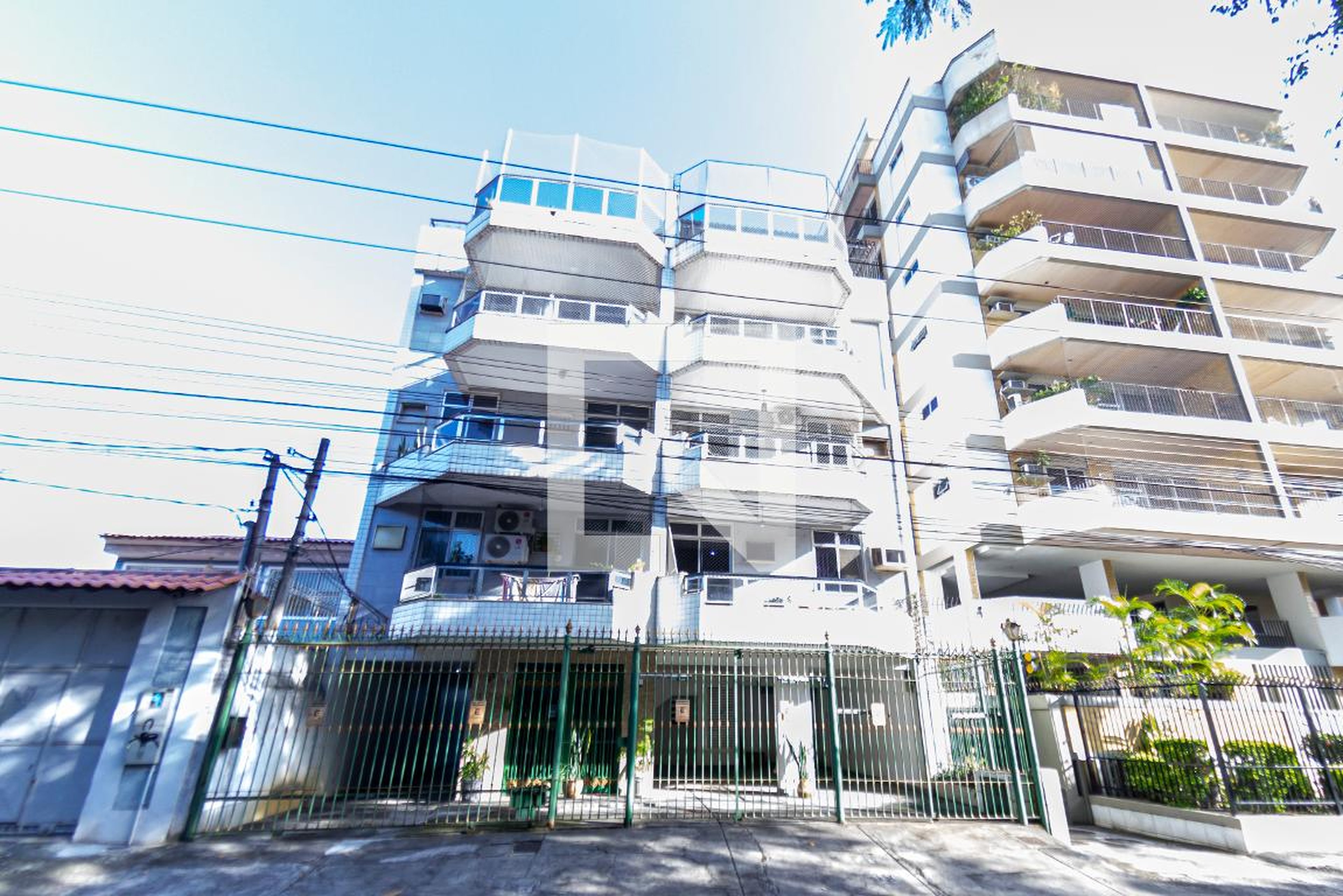 Fachada Condomínio em Avenida Jambeiro, 624