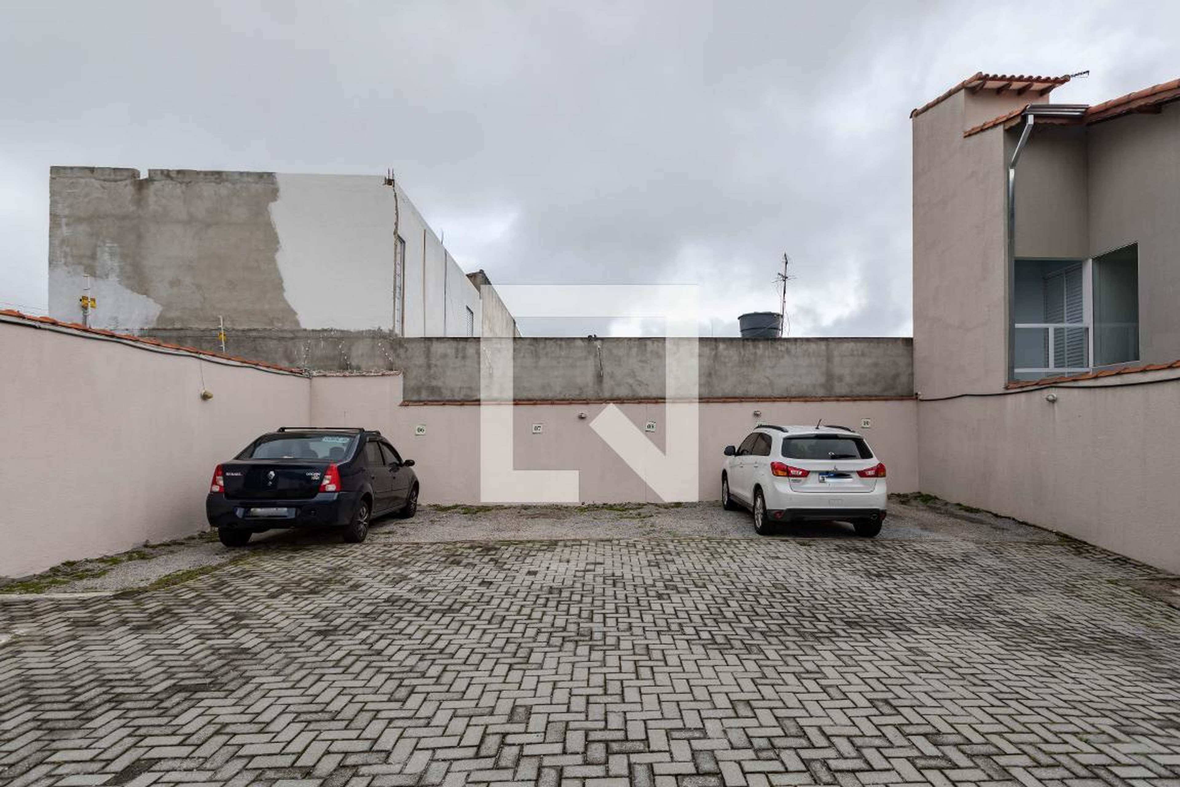 Área Comum - Estacionamento - 