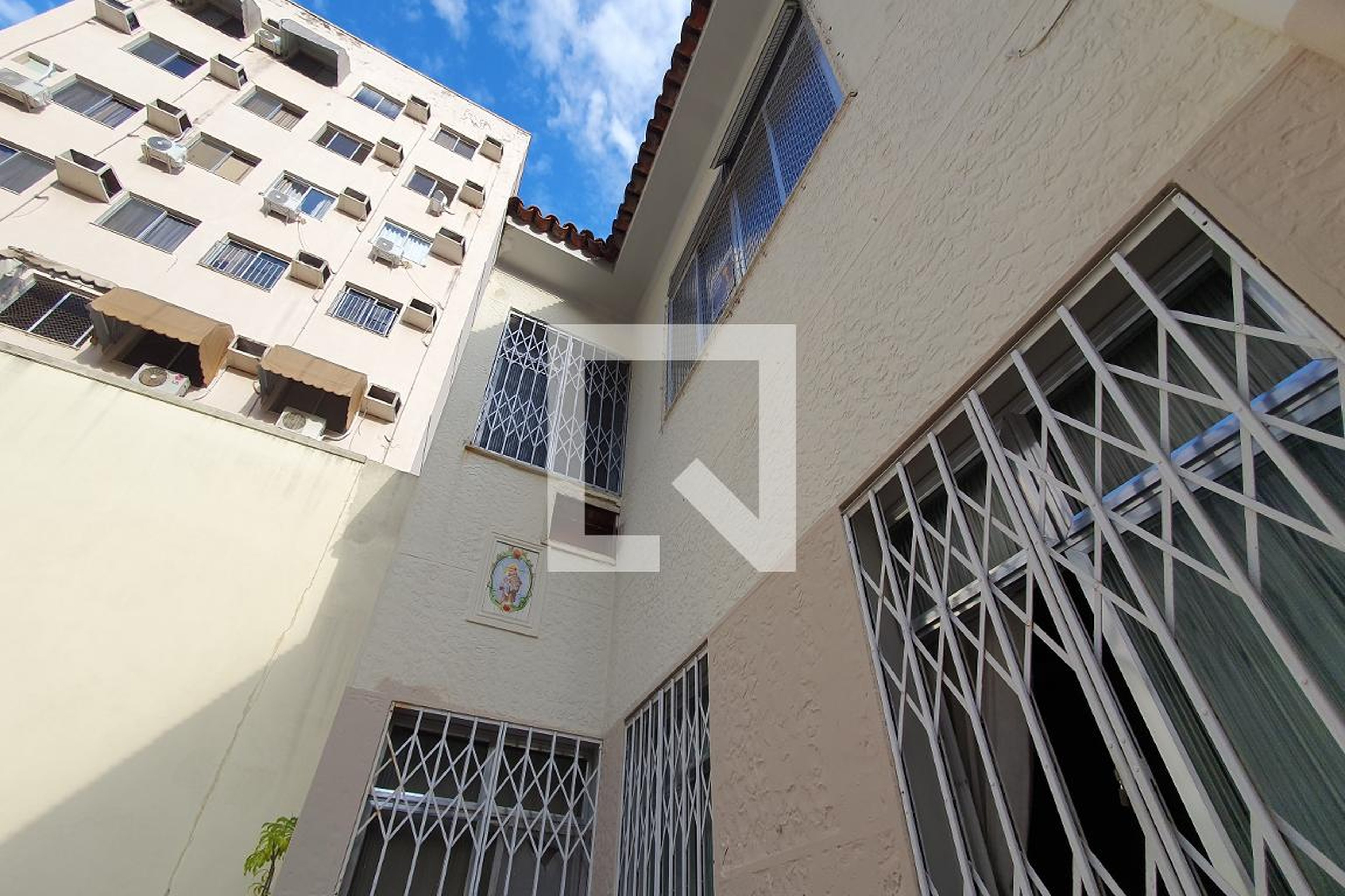 Fachada Condomínio em Rua Sá Viana, 63