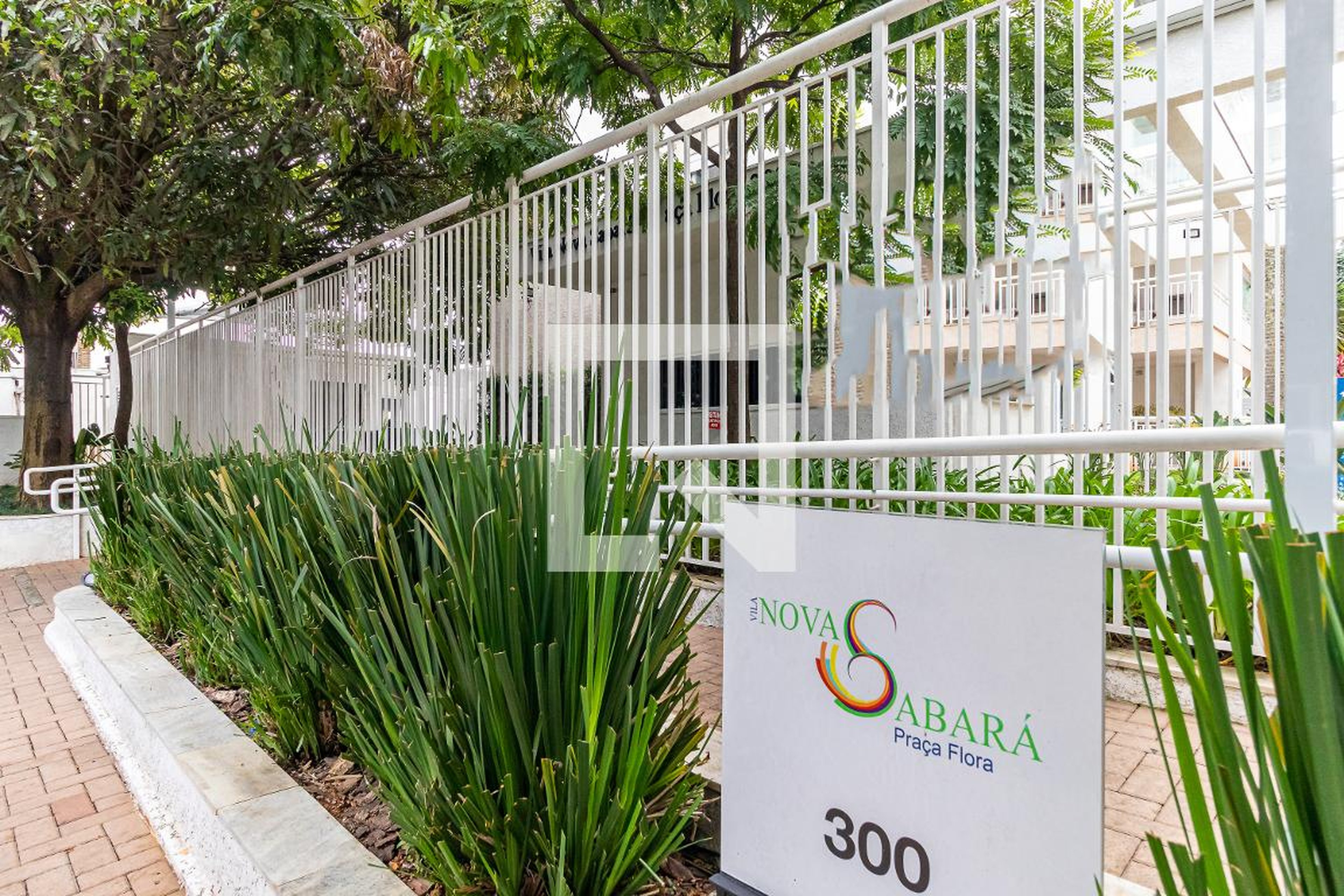 Fachada do Condomínio Condomínio Vila Nova Sabará - Praça Flora